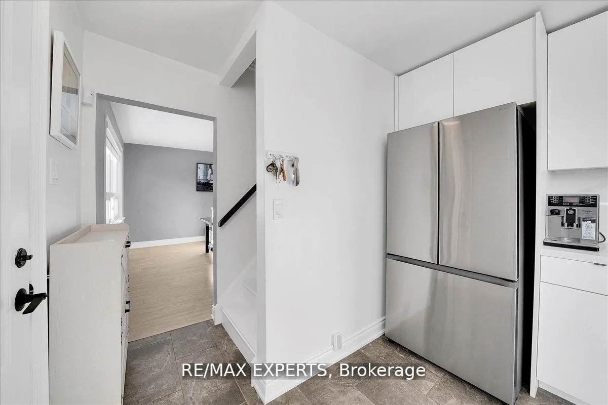 Photo 8 of 60 Anthony Road, North York, Downsview-Roding-CFB — HOMEH