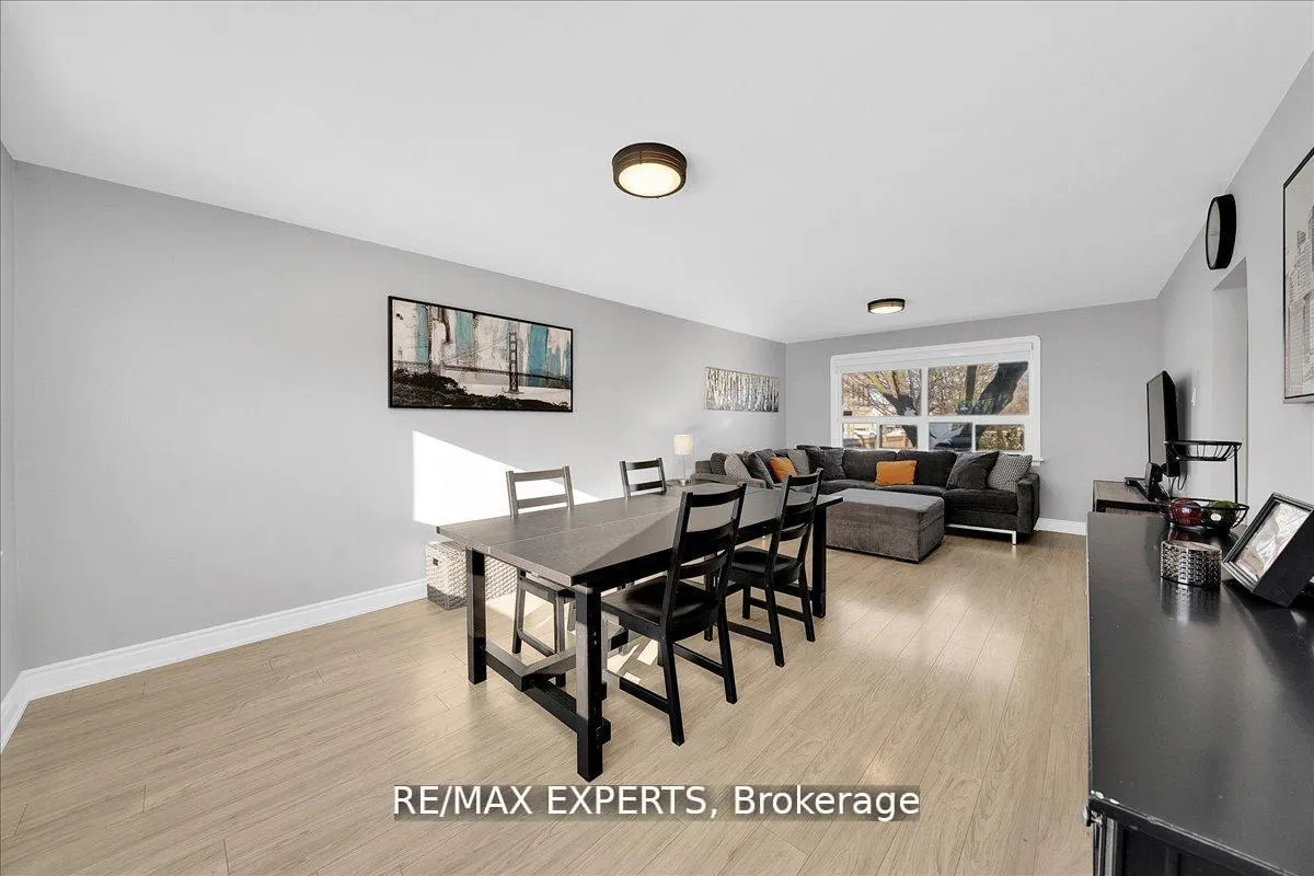 Photo 11 of 60 Anthony Road, North York, Downsview-Roding-CFB — HOMEH