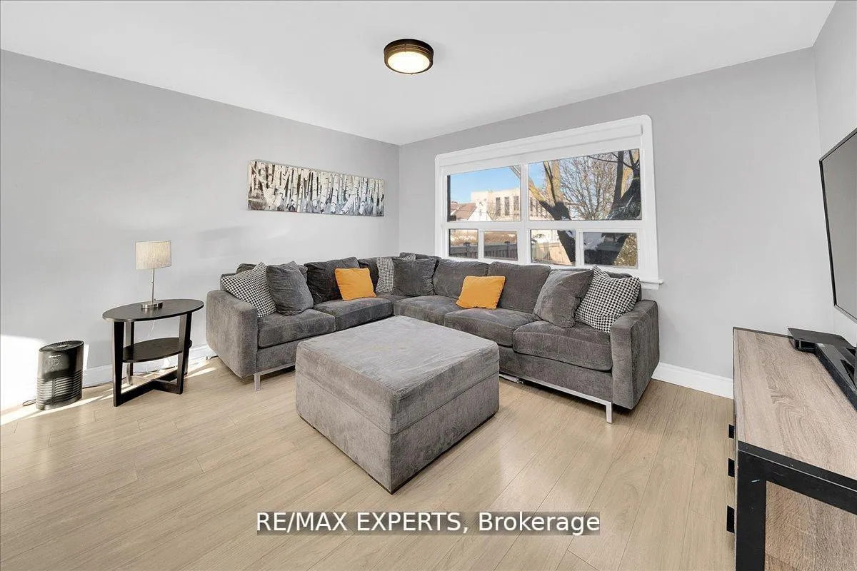 Photo 14 of 60 Anthony Road, North York, Downsview-Roding-CFB — HOMEH