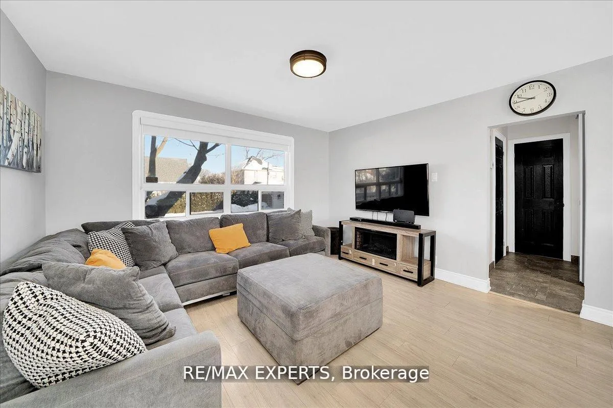 Photo 15 of 60 Anthony Road, North York, Downsview-Roding-CFB — HOMEH