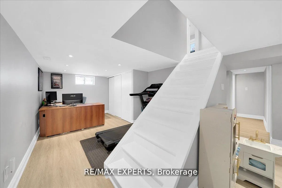 Photo 19 of 60 Anthony Road, North York, Downsview-Roding-CFB — HOMEH