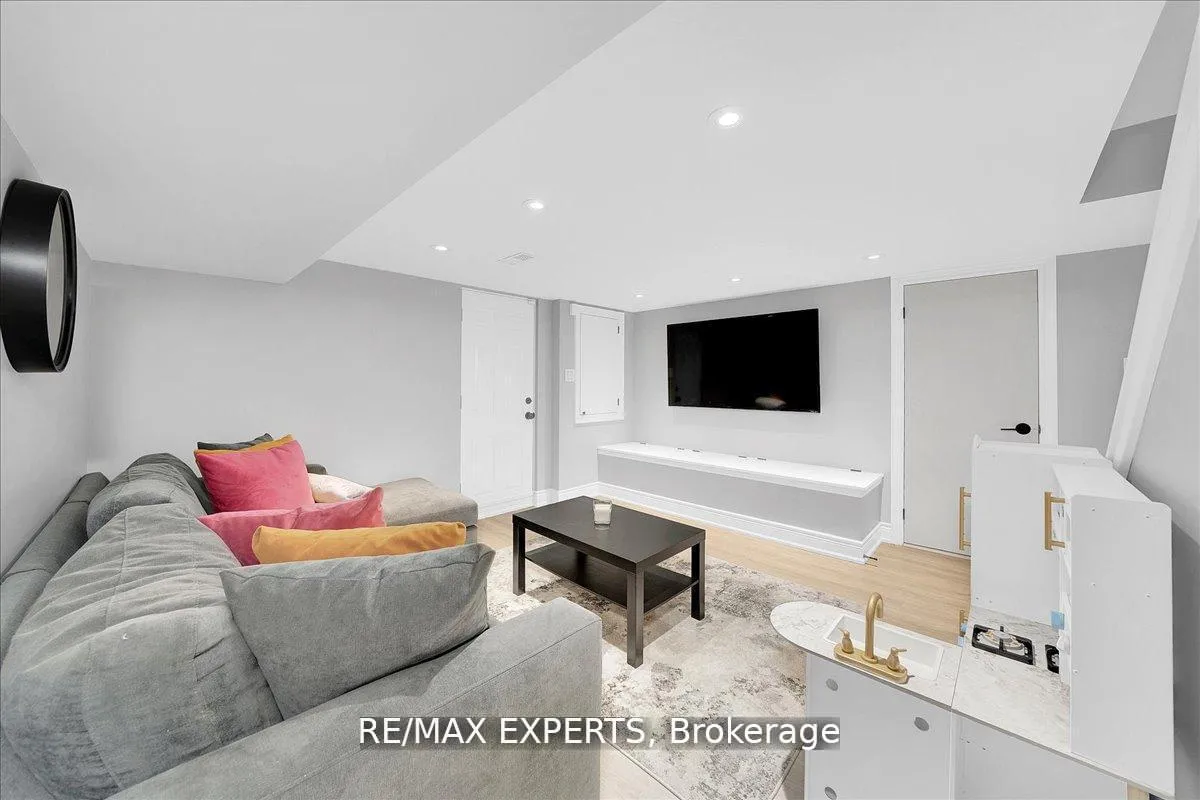 Photo 23 of 60 Anthony Road, North York, Downsview-Roding-CFB — HOMEH