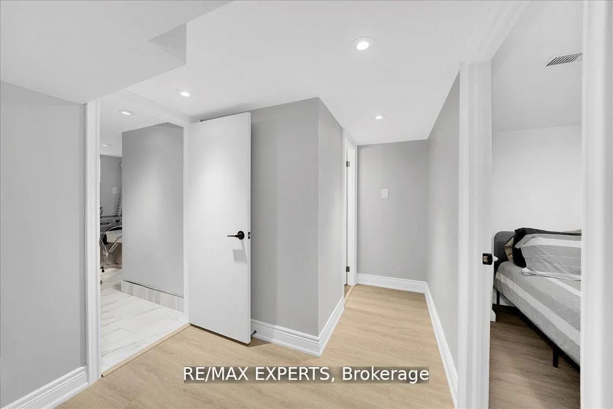 Photo 24 of 60 Anthony Road, North York, Downsview-Roding-CFB — HOMEH