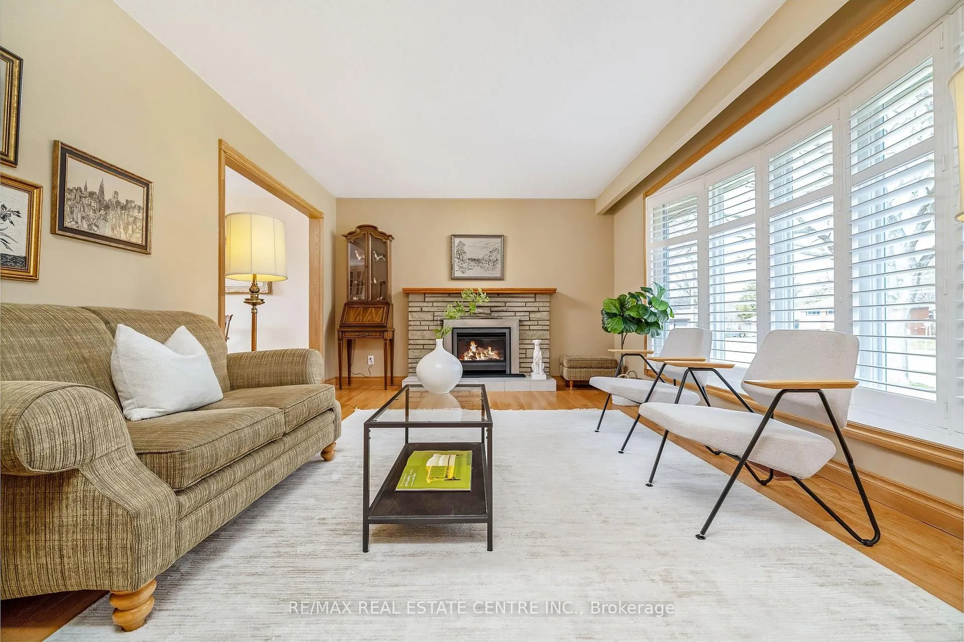 Photo 4 of 224 White Pines Drive, Burlington, Appleby — HOMEH