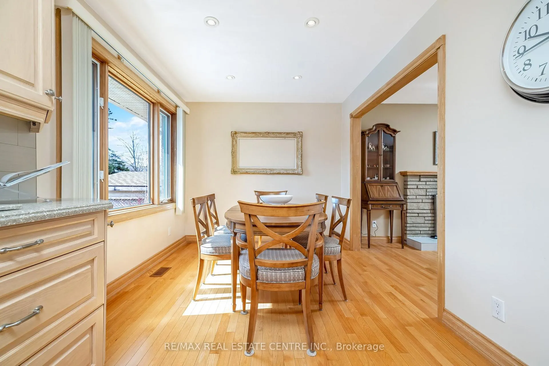 Photo 8 of 224 White Pines Drive, Burlington, Appleby — HOMEH