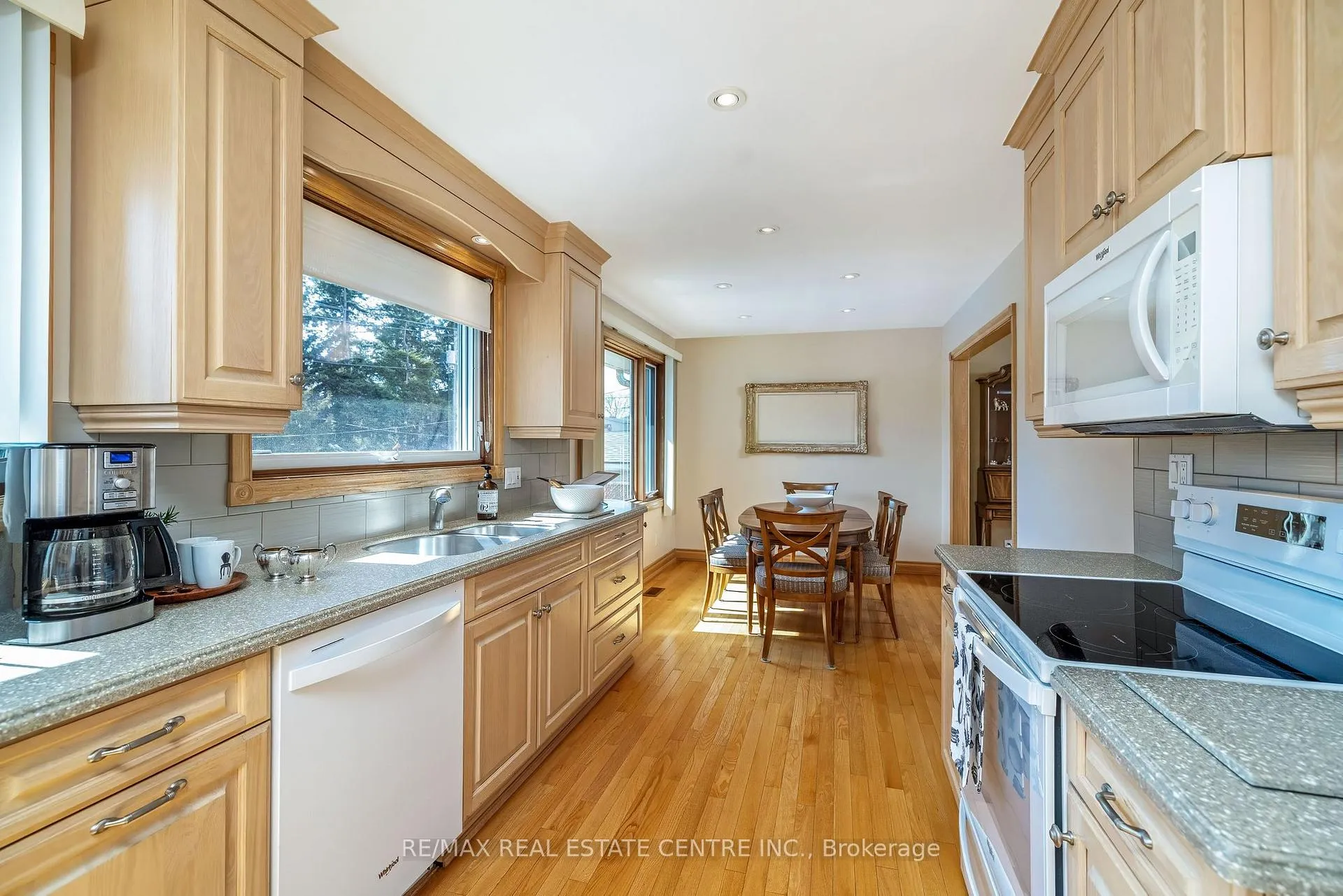 Photo 9 of 224 White Pines Drive, Burlington, Appleby — HOMEH