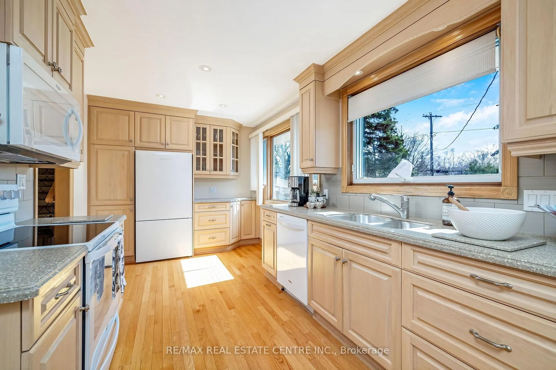 Photo 12 of 224 White Pines Drive, Burlington, Appleby — HOMEH