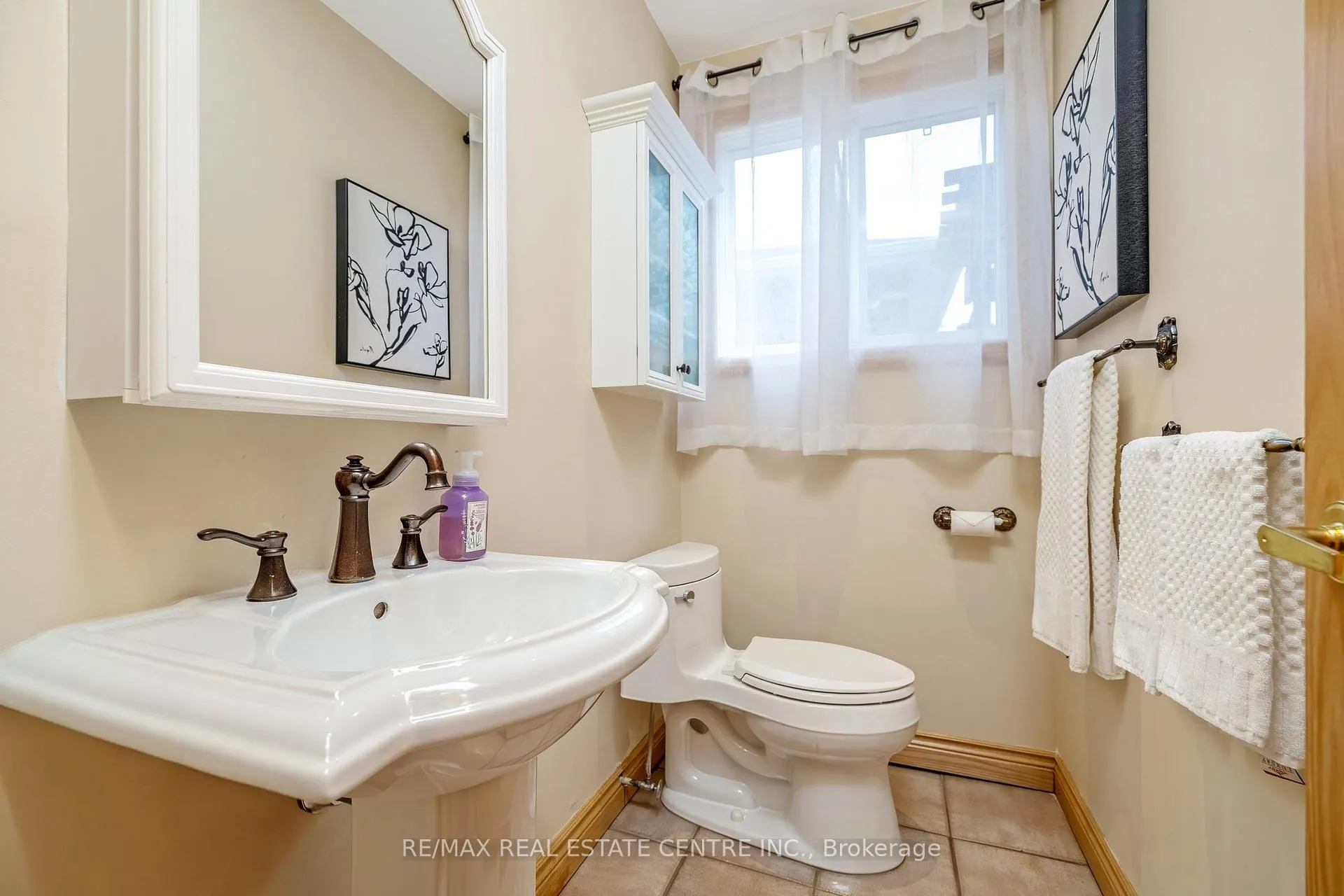 Photo 15 of 224 White Pines Drive, Burlington, Appleby — HOMEH