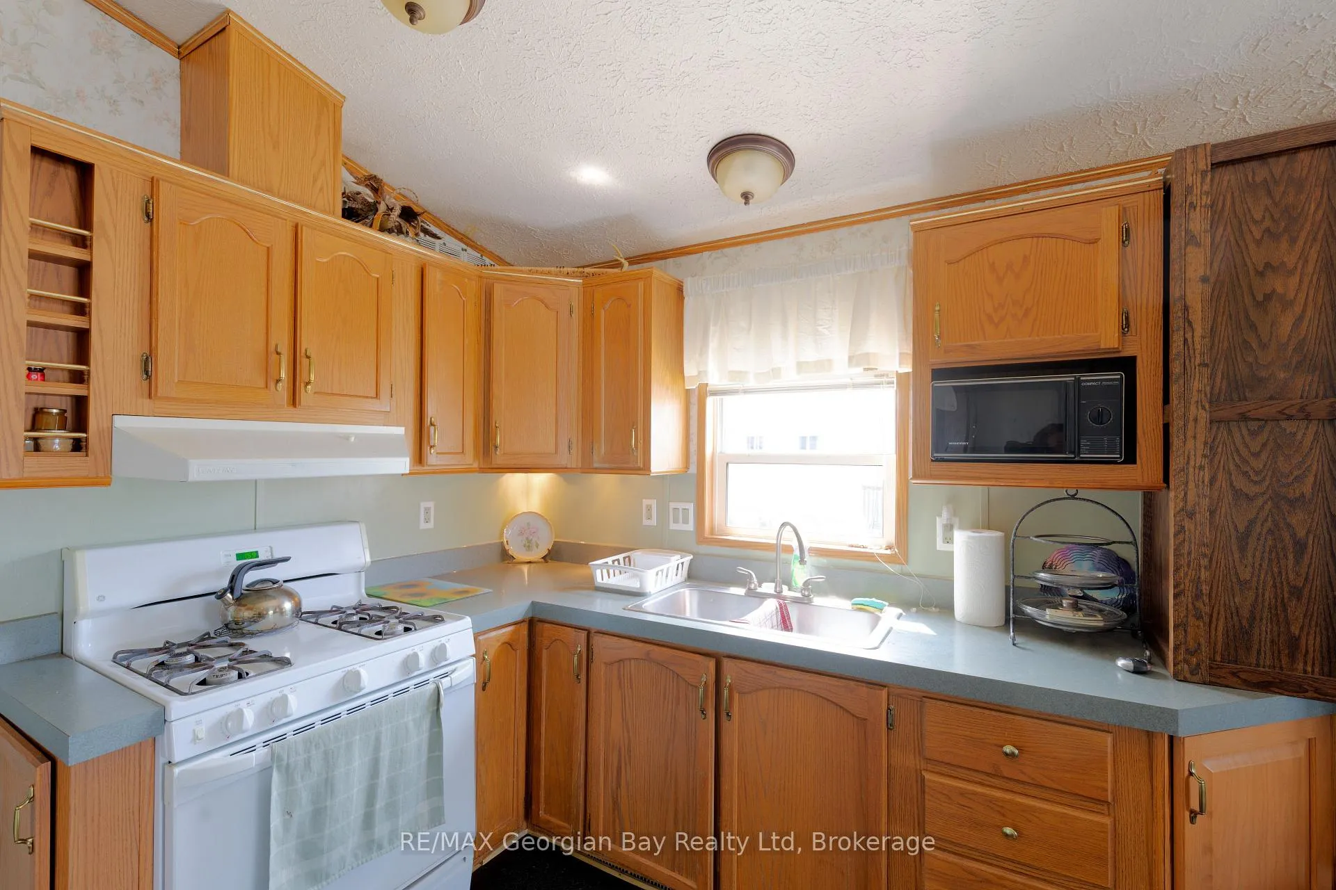 Photo 10 of Unit 30, 10 Winfield Drive, Tay, Victoria Harbour — HOMEH