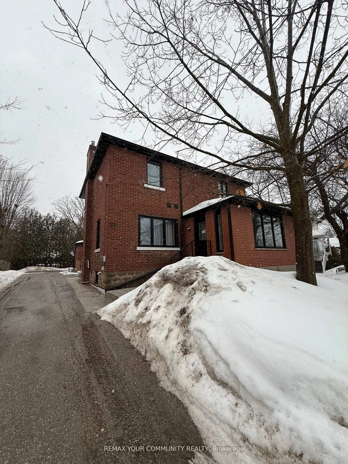 Front of Unit 5 (BSMT), 88 Spruce Street