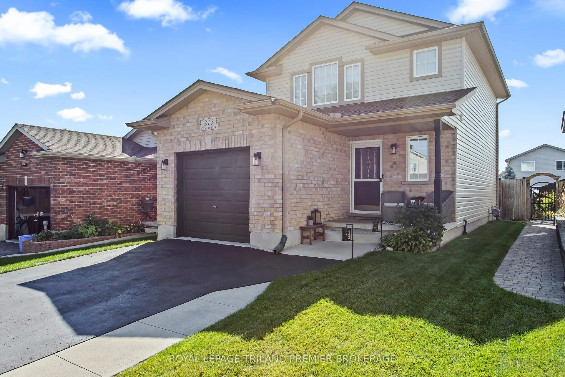 Photo 2 of 213 Crimson Crescent, London, East P — HOMEH