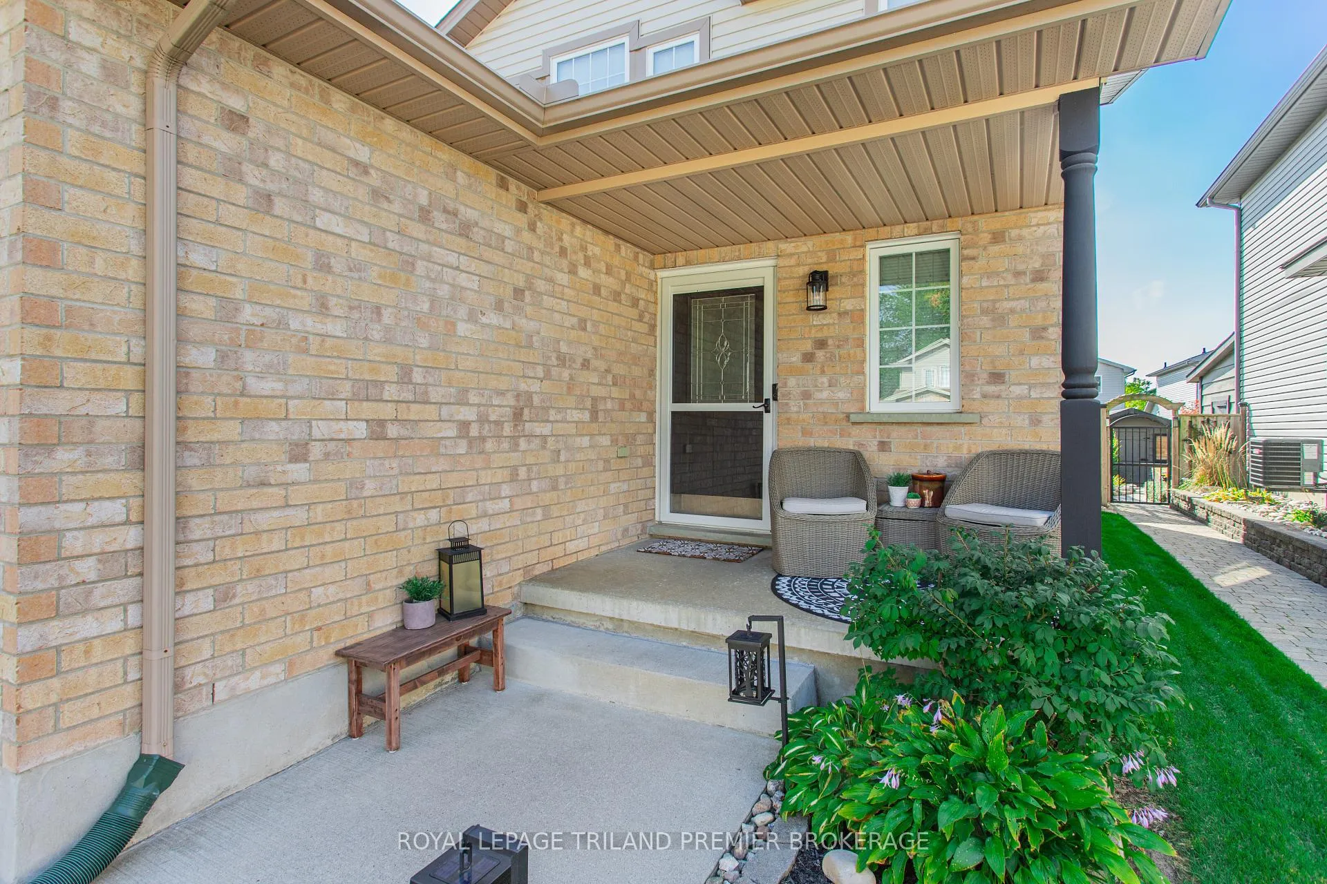 Photo 3 of 213 Crimson Crescent, London, East P — HOMEH