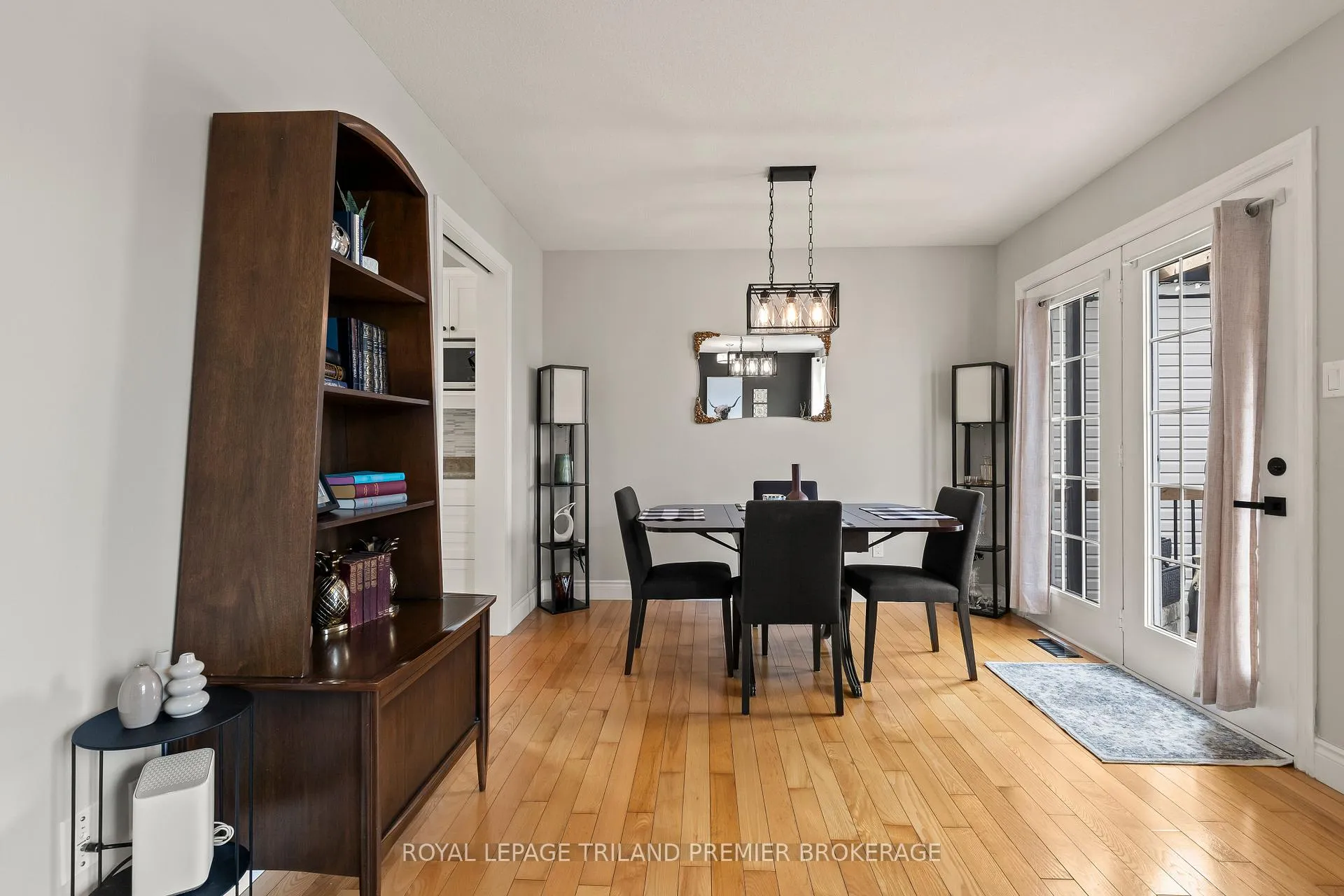 Photo 11 of 213 Crimson Crescent, London, East P — HOMEH
