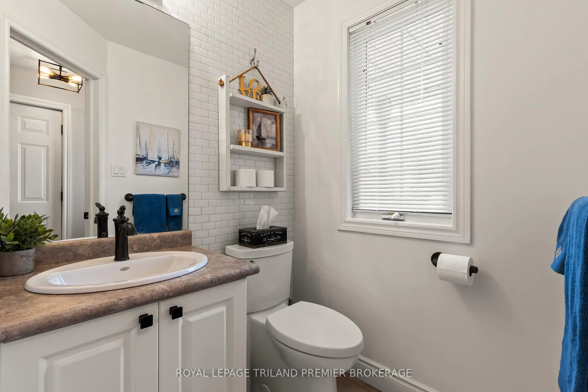 Photo 16 of 213 Crimson Crescent, London, East P — HOMEH