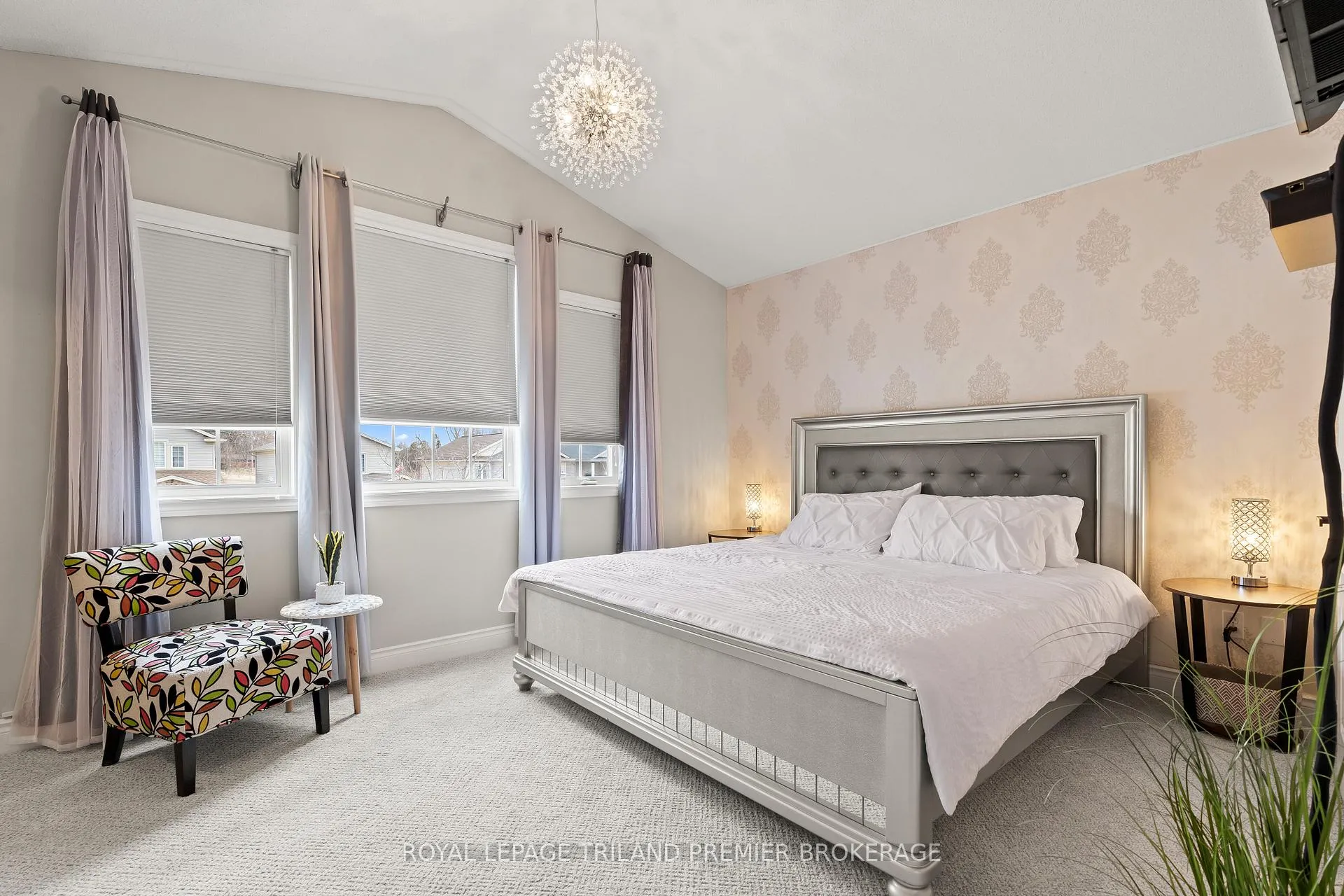 Photo 18 of 213 Crimson Crescent, London, East P — HOMEH