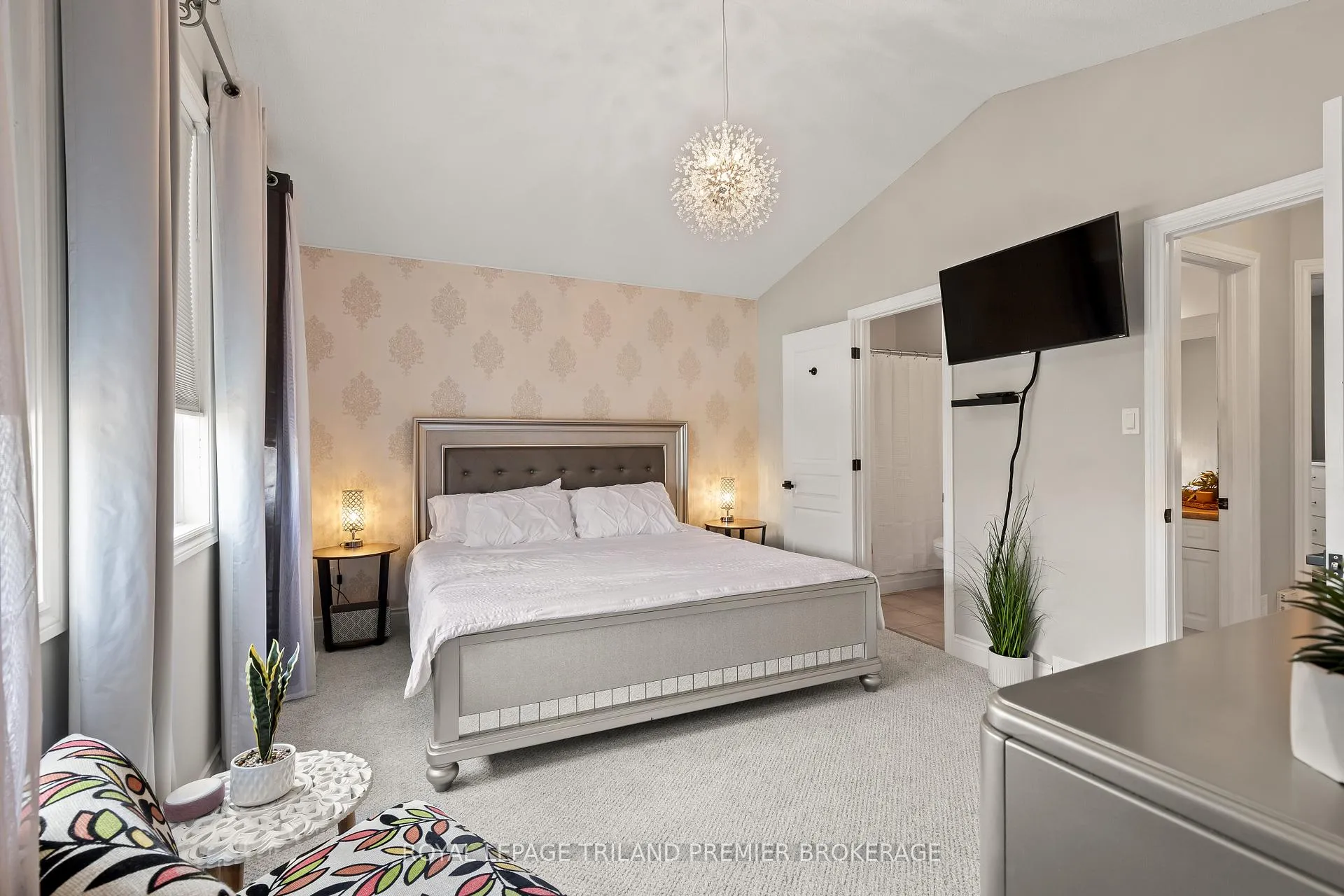 Photo 19 of 213 Crimson Crescent, London, East P — HOMEH