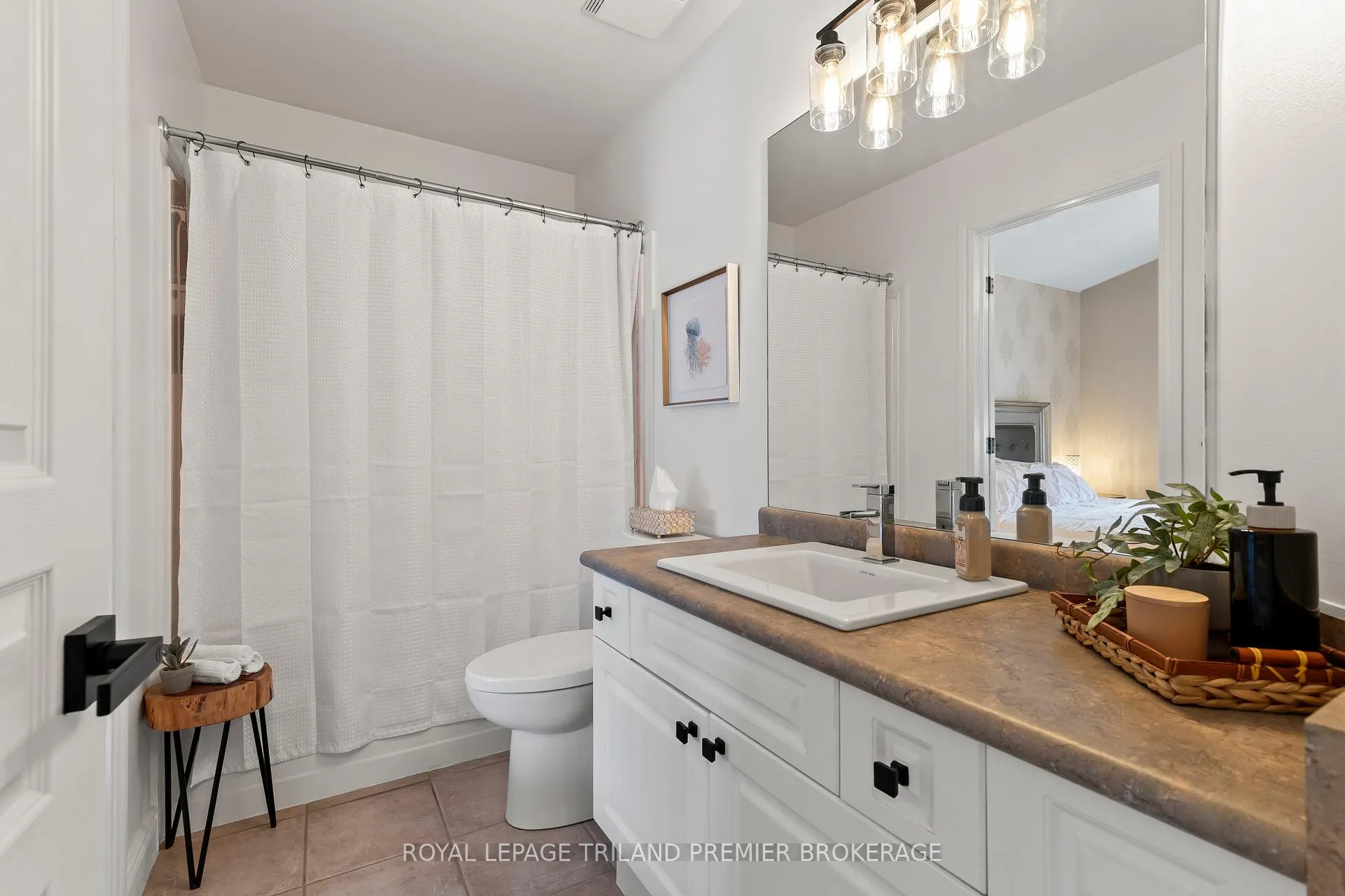 Photo 22 of 213 Crimson Crescent, London, East P — HOMEH