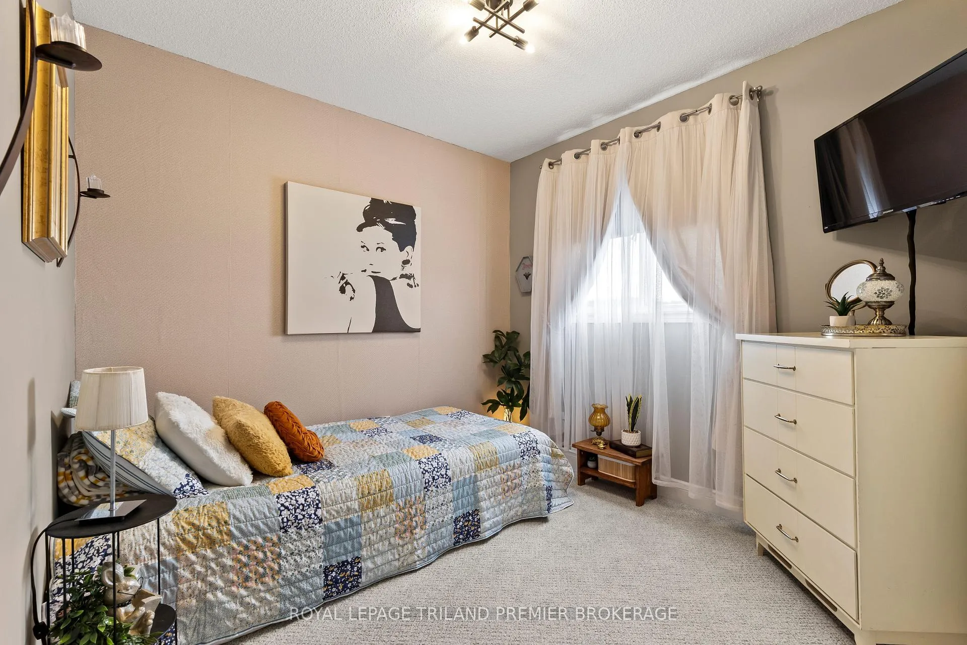 Photo 24 of 213 Crimson Crescent, London, East P — HOMEH