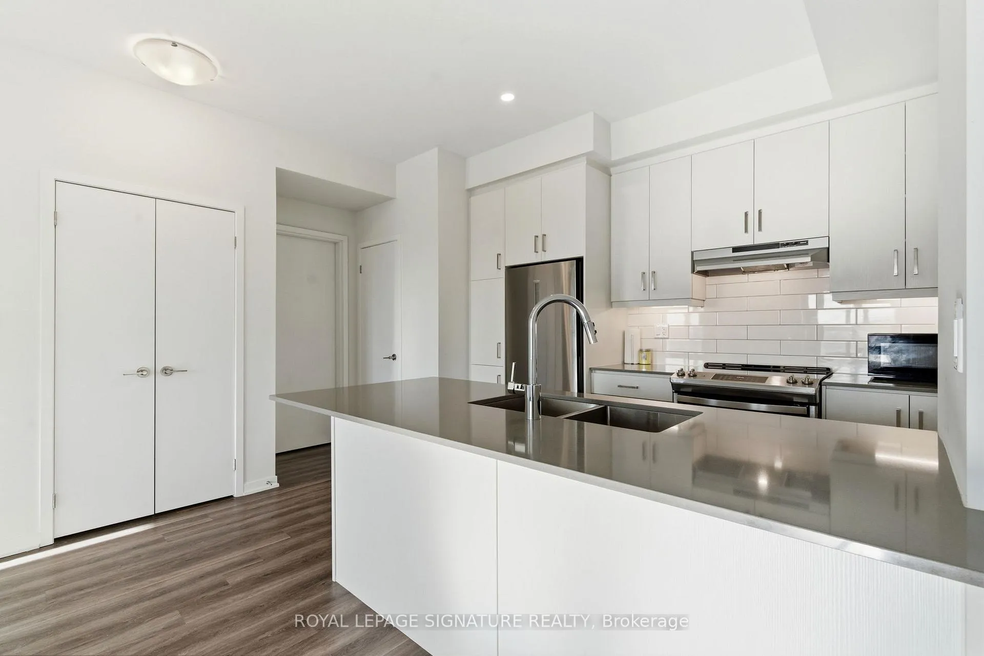 Photo 6 of Unit 275, 150 Honeycrisp Crescent, Vaughan, Vaughan Corporate Centre — HOMEH