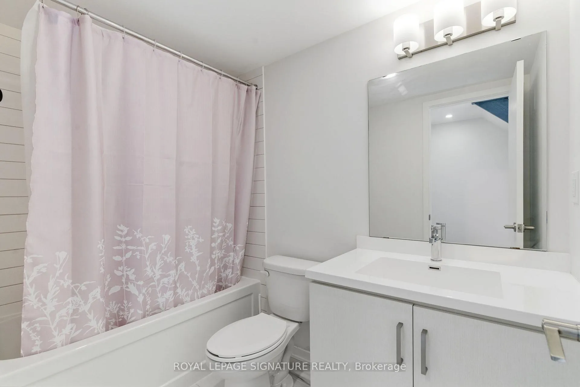 Photo 15 of Unit 275, 150 Honeycrisp Crescent, Vaughan, Vaughan Corporate Centre — HOMEH