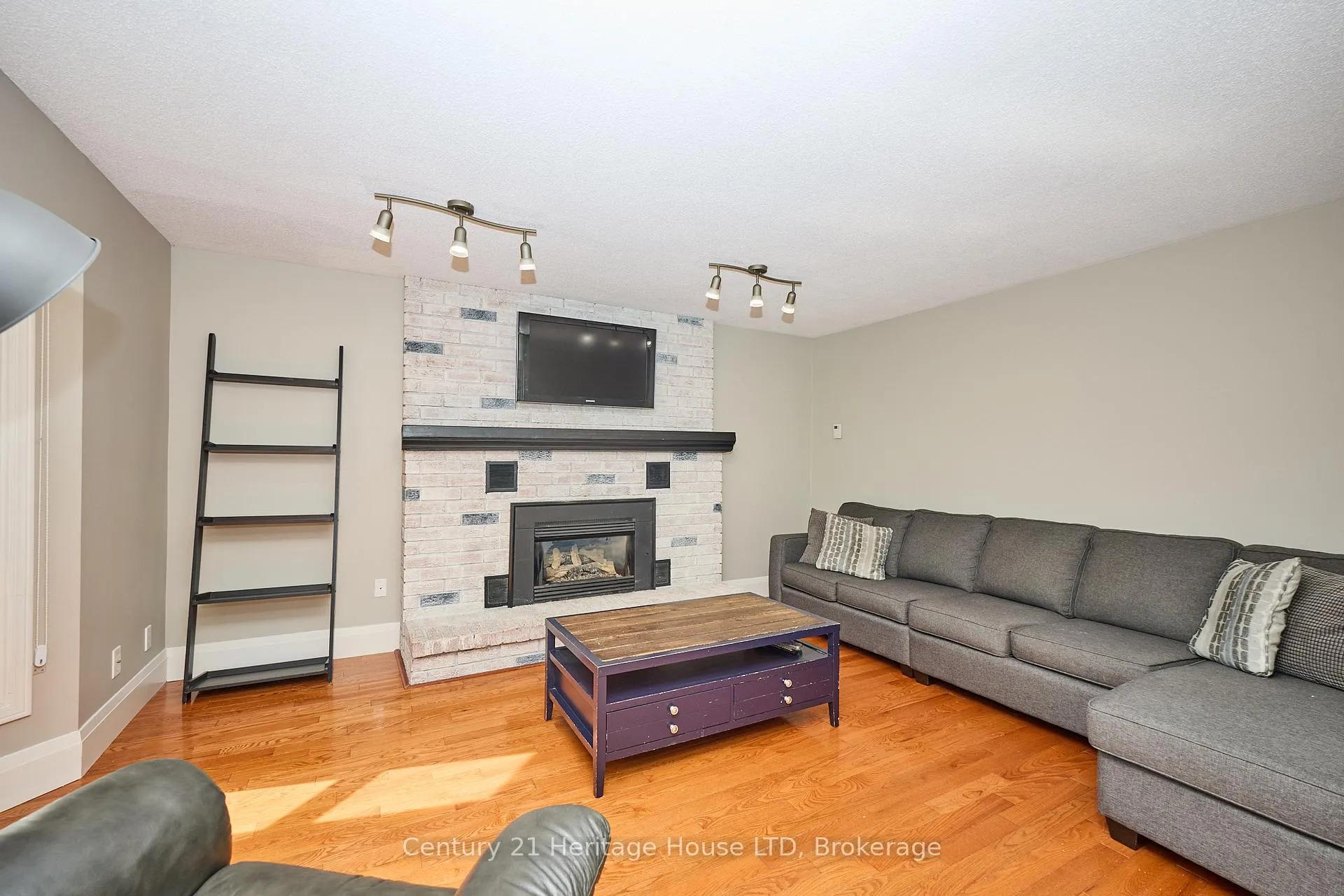 Photo 16 of 57 Keefer Road, Thorold, Confederation Heights — HOMEH