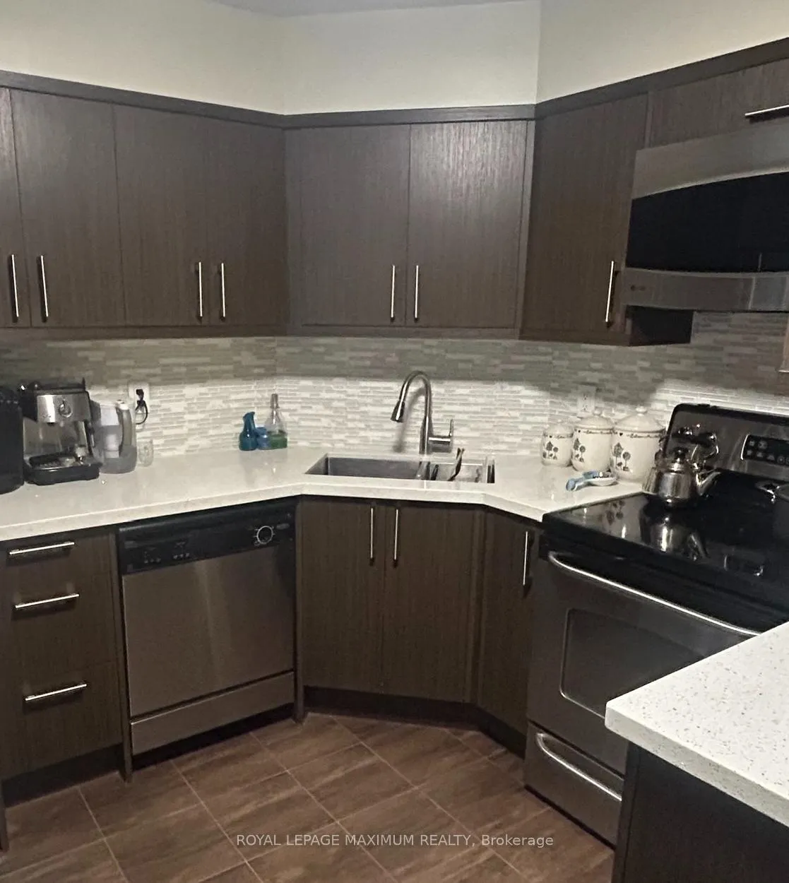 Photo 1 of Unit 811, 61 Markbrook Lane, Etobicoke, Mount Olive-Silverstone-Jamestown — HOMEH