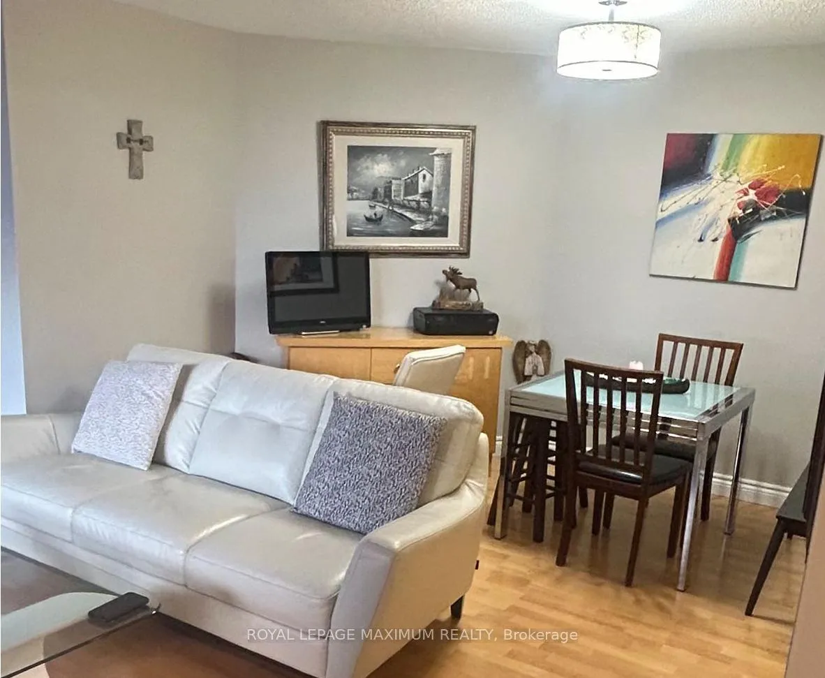 Photo 2 of Unit 811, 61 Markbrook Lane, Etobicoke, Mount Olive-Silverstone-Jamestown — HOMEH