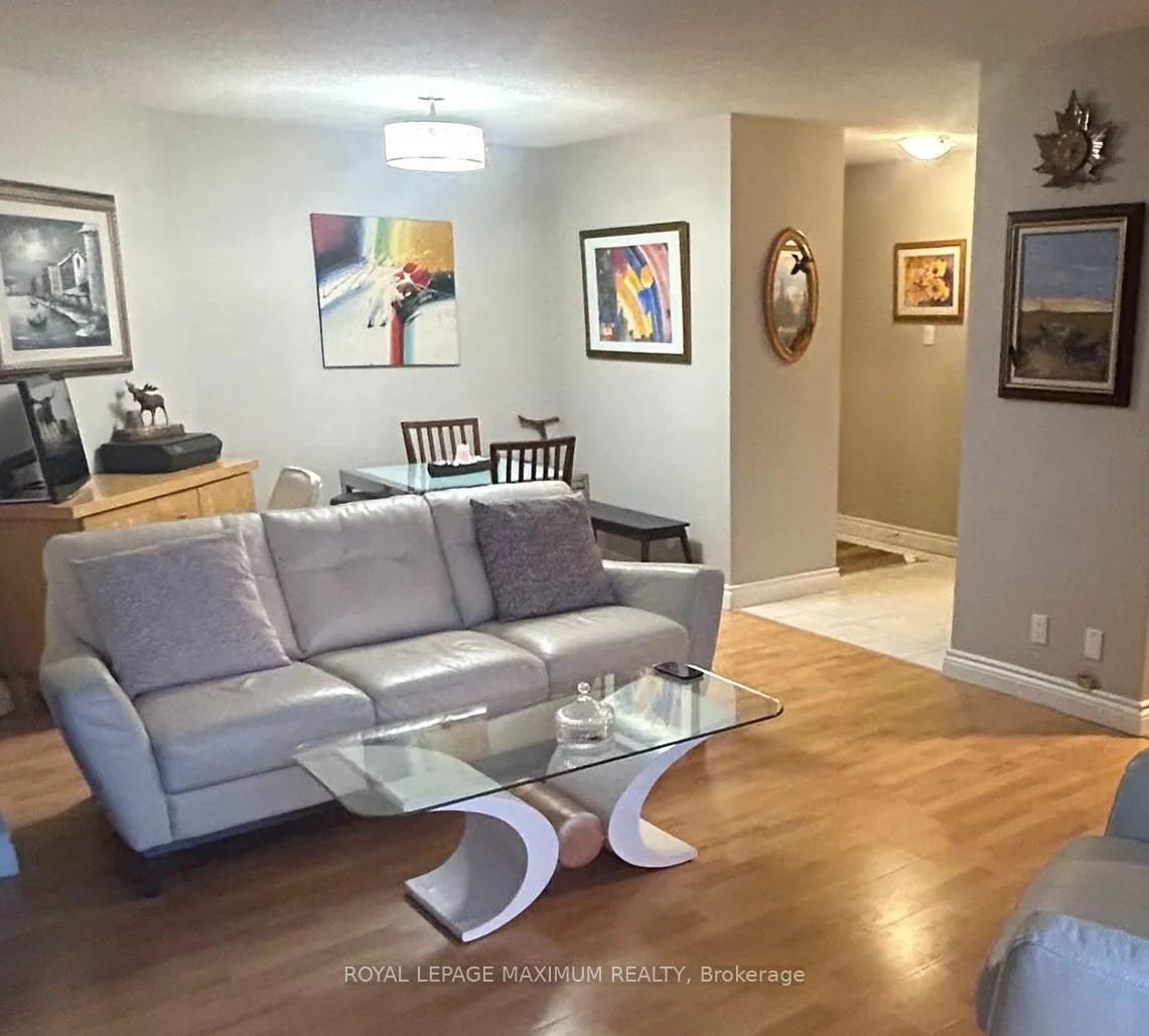 Photo 3 of Unit 811, 61 Markbrook Lane, Etobicoke, Mount Olive-Silverstone-Jamestown — HOMEH