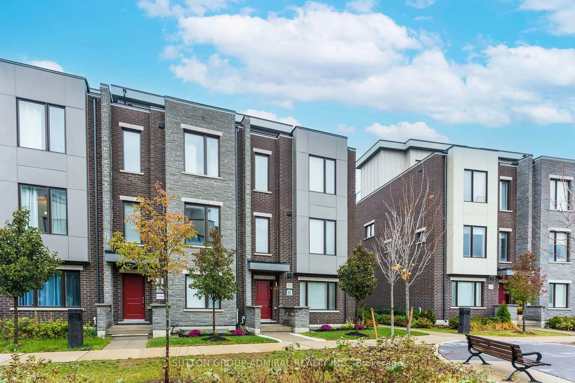 Photo 2 of 25 Cohen Way, Vaughan, Patterson — HOMEH