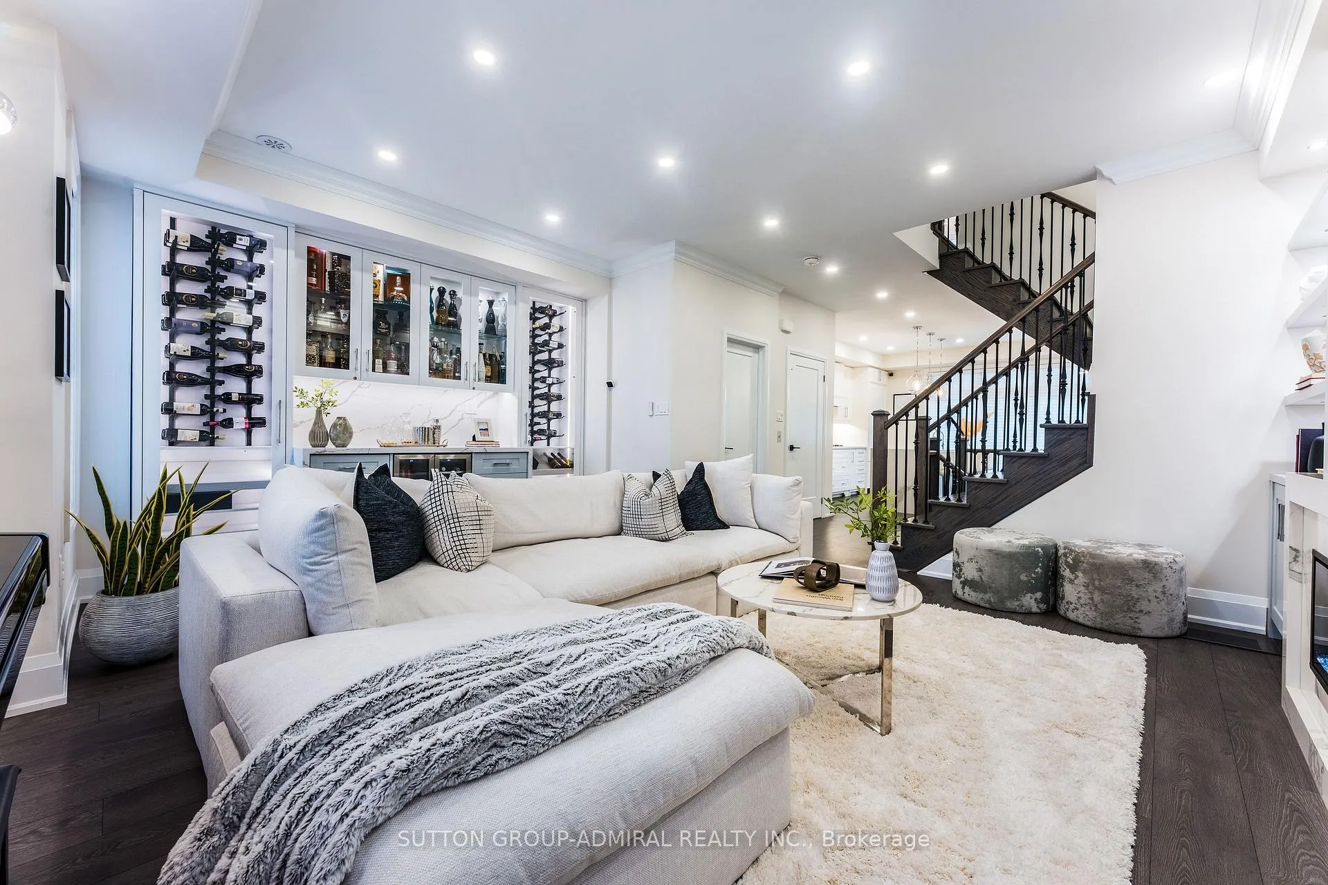 Photo 9 of 25 Cohen Way, Vaughan, Patterson — HOMEH