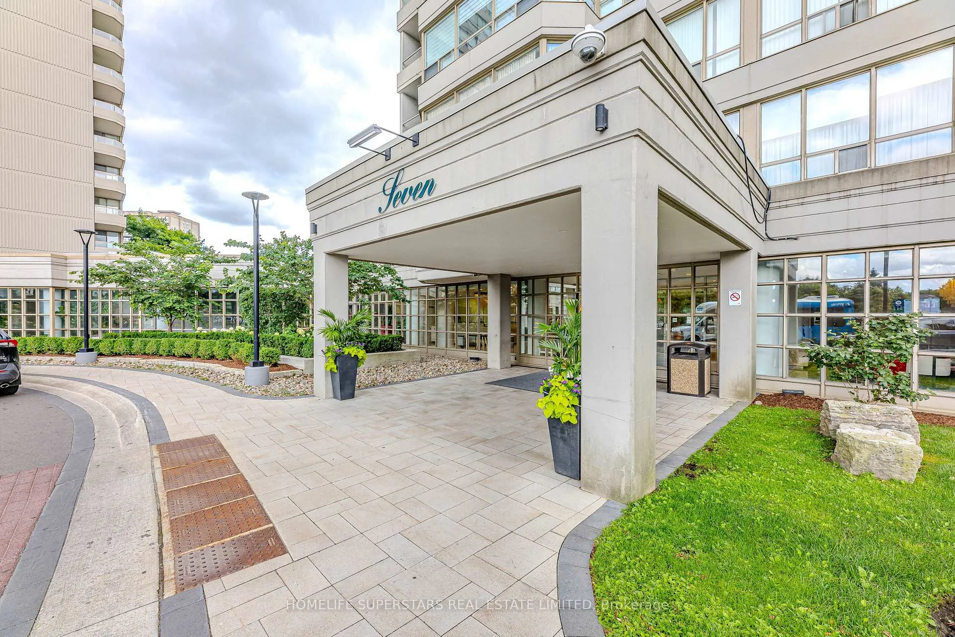 Front of Unit 1005, 7 townsgate Drive