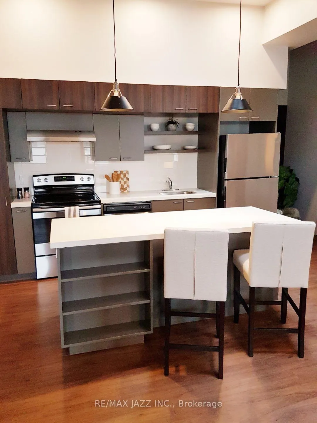 Photo 3 of Unit 310, 14 1/2 King Street E, Oshawa, O'Neill — HOMEH