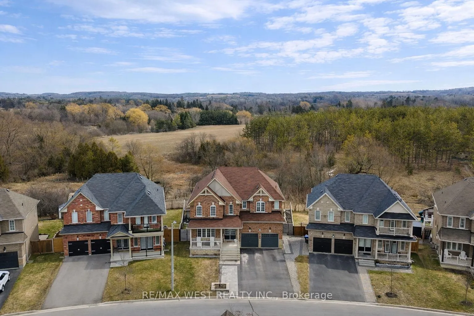 Photo 2 of 23 Webb Trail, New Tecumseth, Tottenham — HOMEH