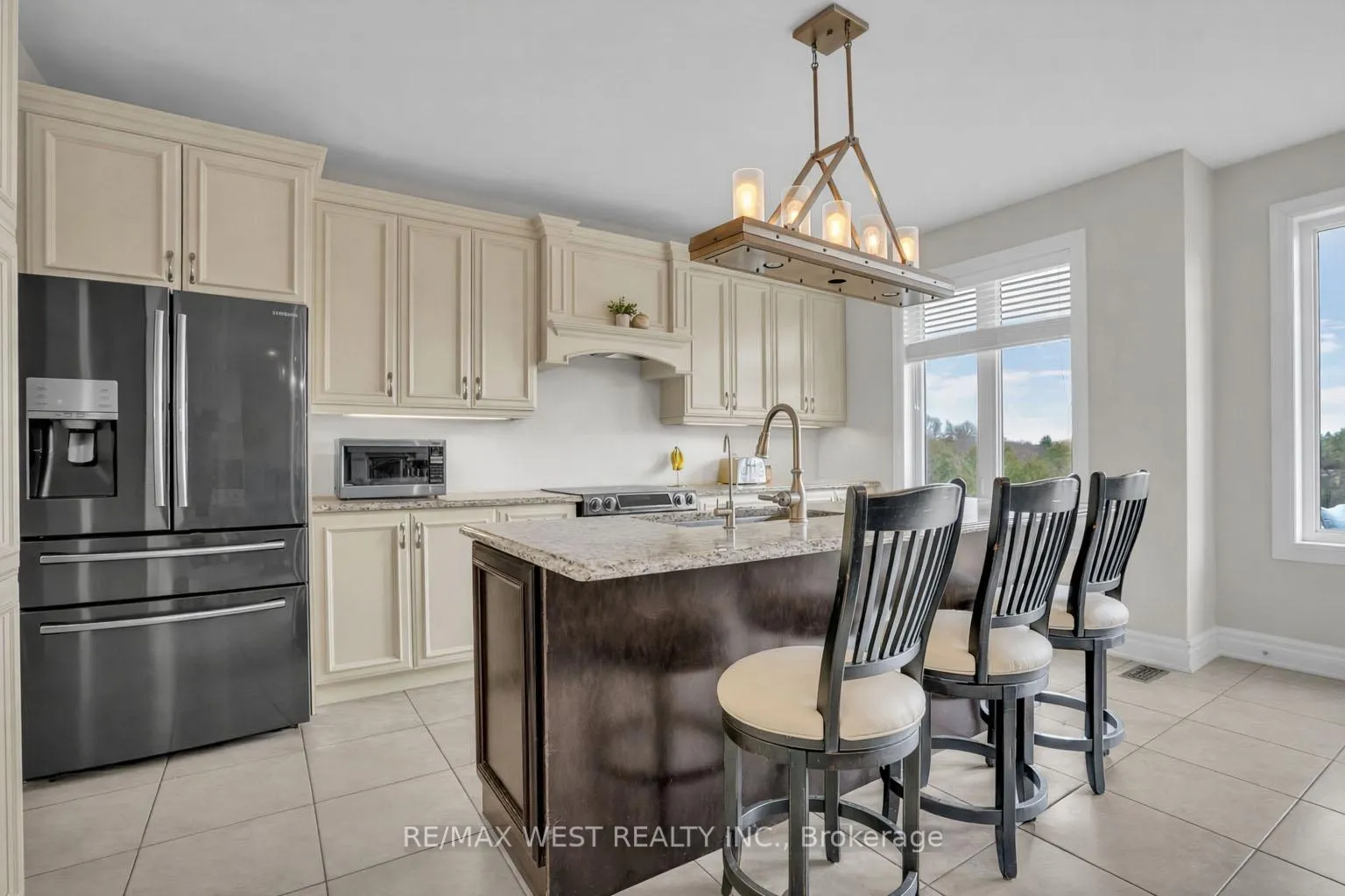Photo 3 of 23 Webb Trail, New Tecumseth, Tottenham — HOMEH