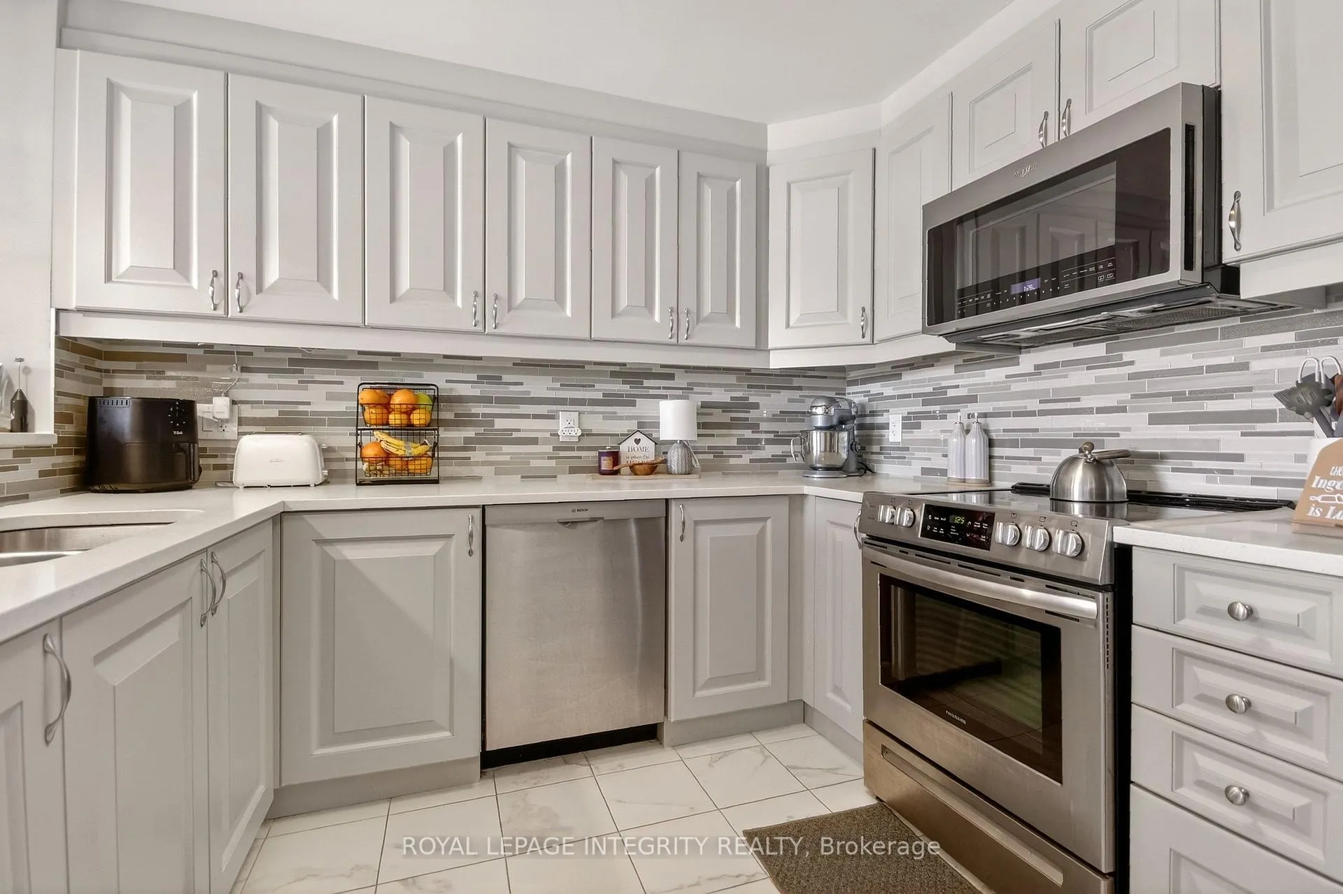 Photo 16 of 64 Feathertop Lane, Ottawa, Kanata - Emerald Meadows/Trailwest — HOMEH