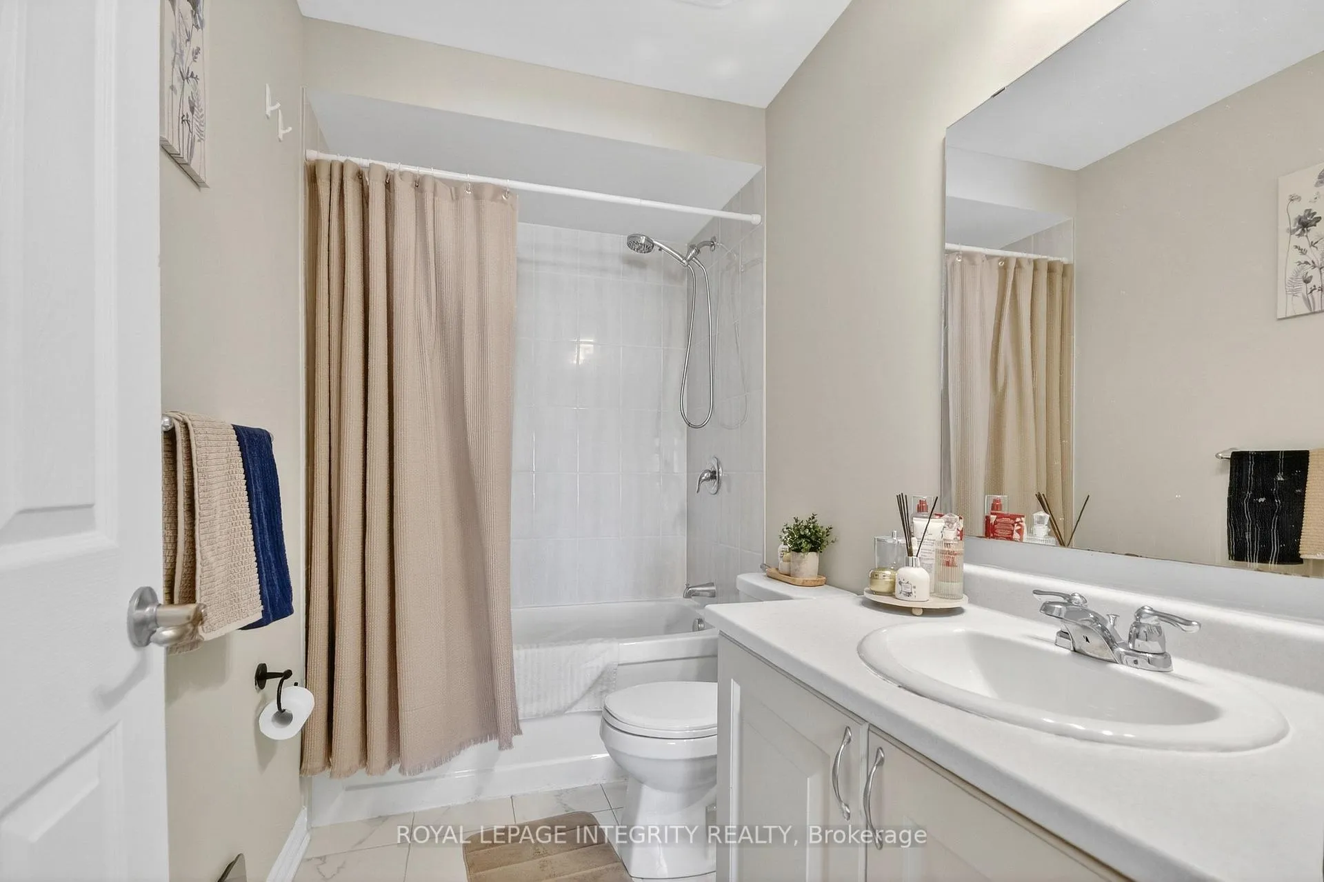 Photo 22 of 64 Feathertop Lane, Ottawa, Kanata - Emerald Meadows/Trailwest — HOMEH