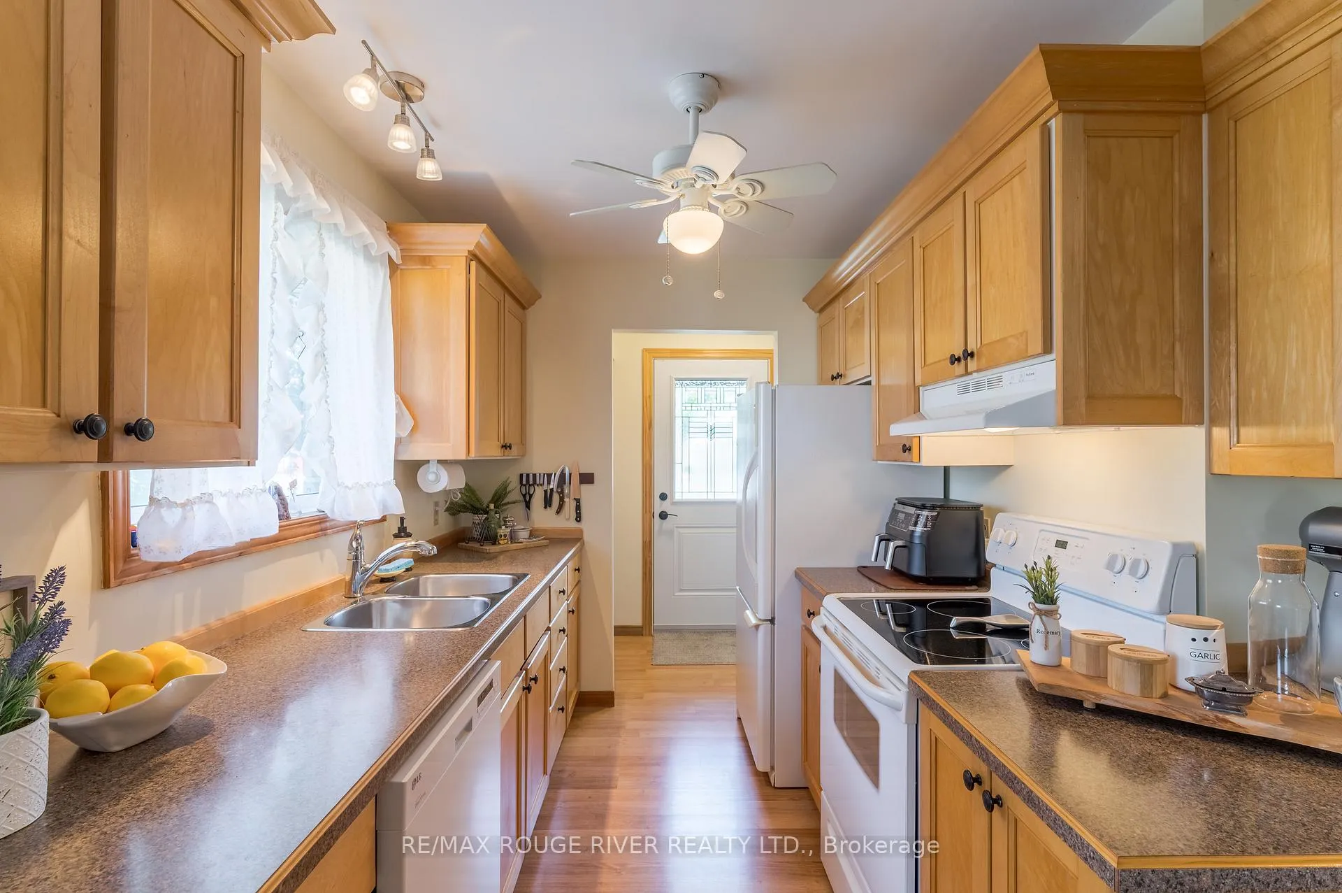 Photo 9 of 875 Westwood Crescent, Cobourg — HOMEH