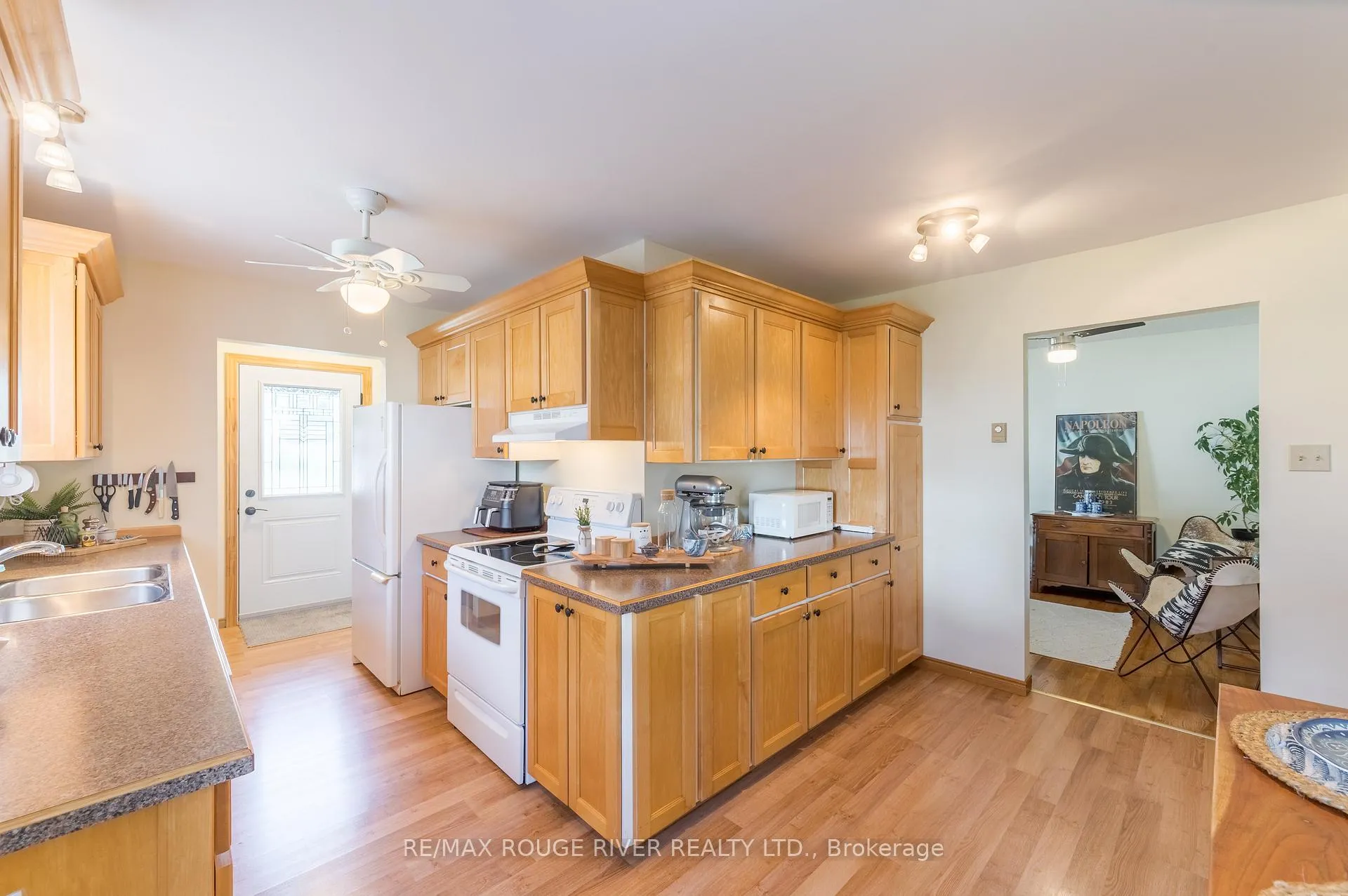 Photo 10 of 875 Westwood Crescent, Cobourg — HOMEH