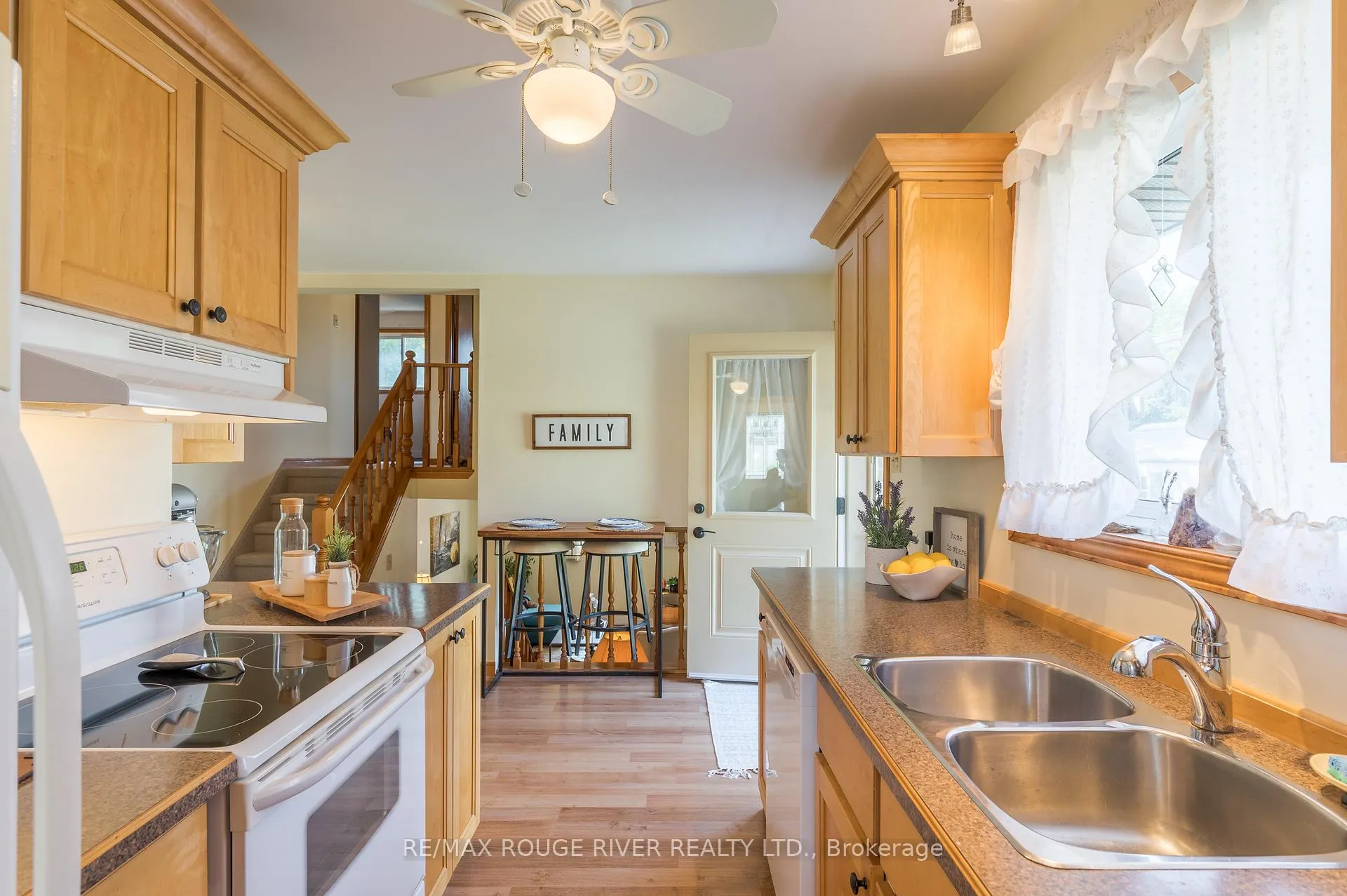 Photo 11 of 875 Westwood Crescent, Cobourg — HOMEH