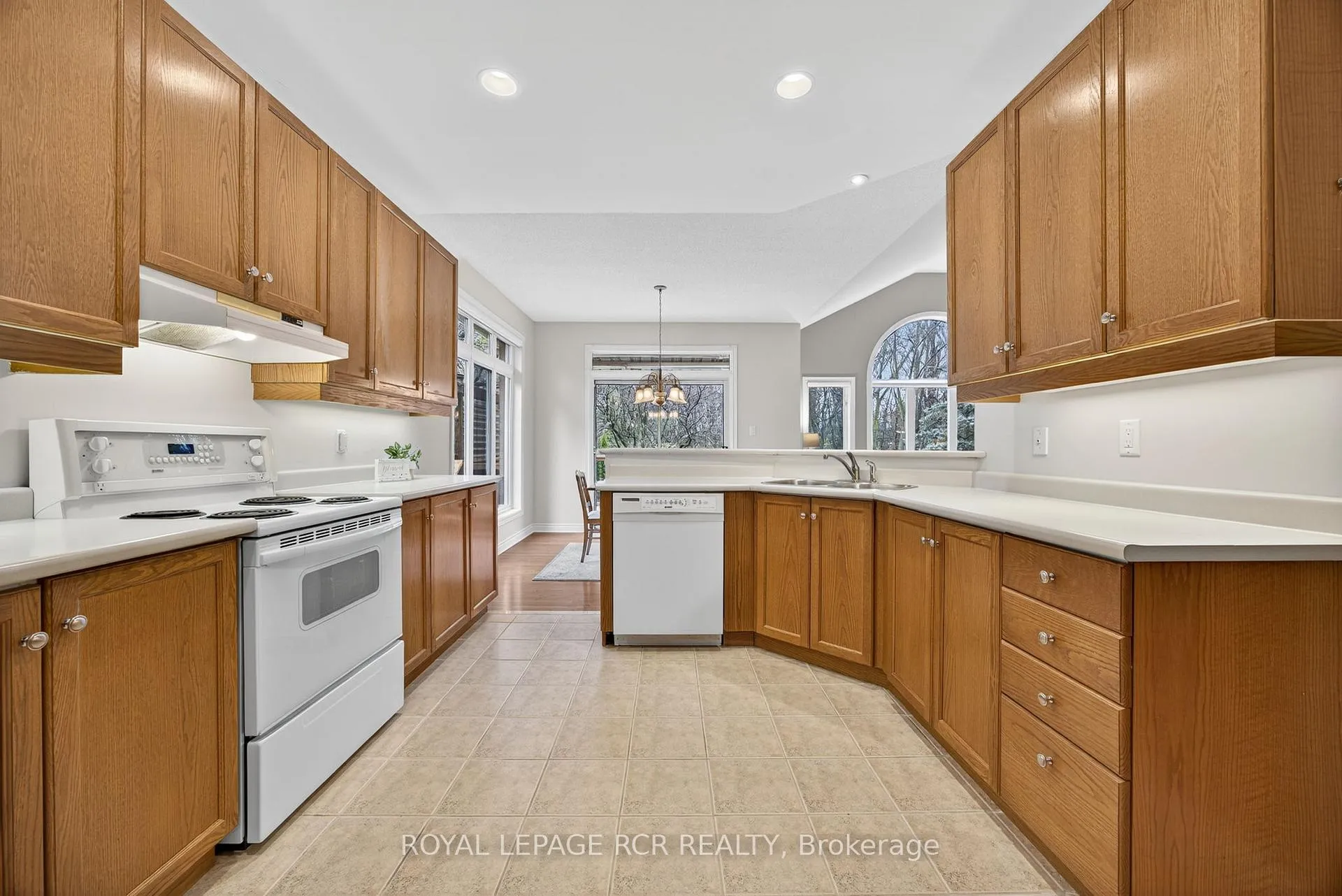 Photo 8 of 932 Shadrach Drive, Newmarket, Stonehaven-Wyndham — HOMEH