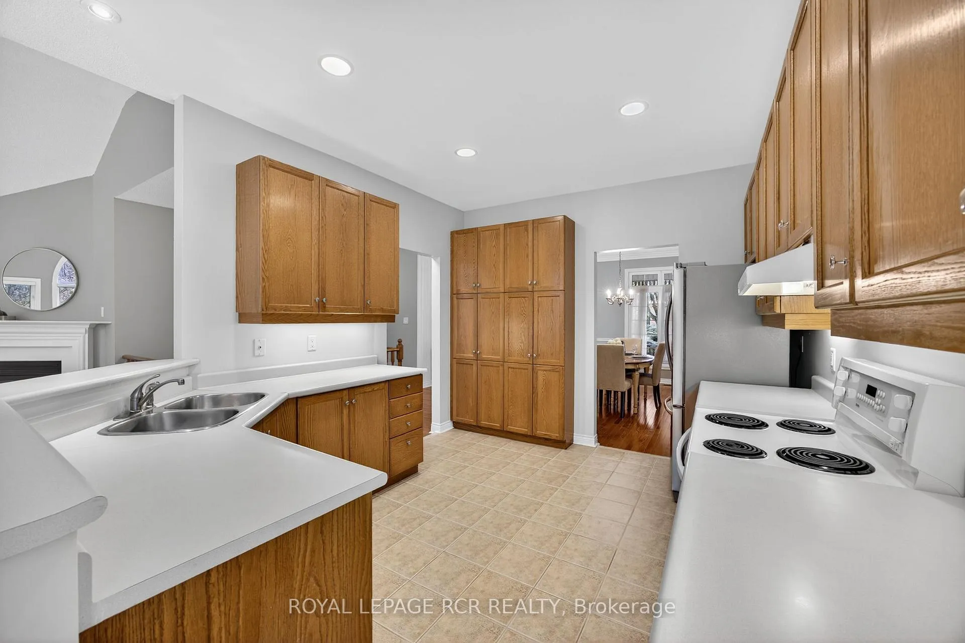 Photo 10 of 932 Shadrach Drive, Newmarket, Stonehaven-Wyndham — HOMEH