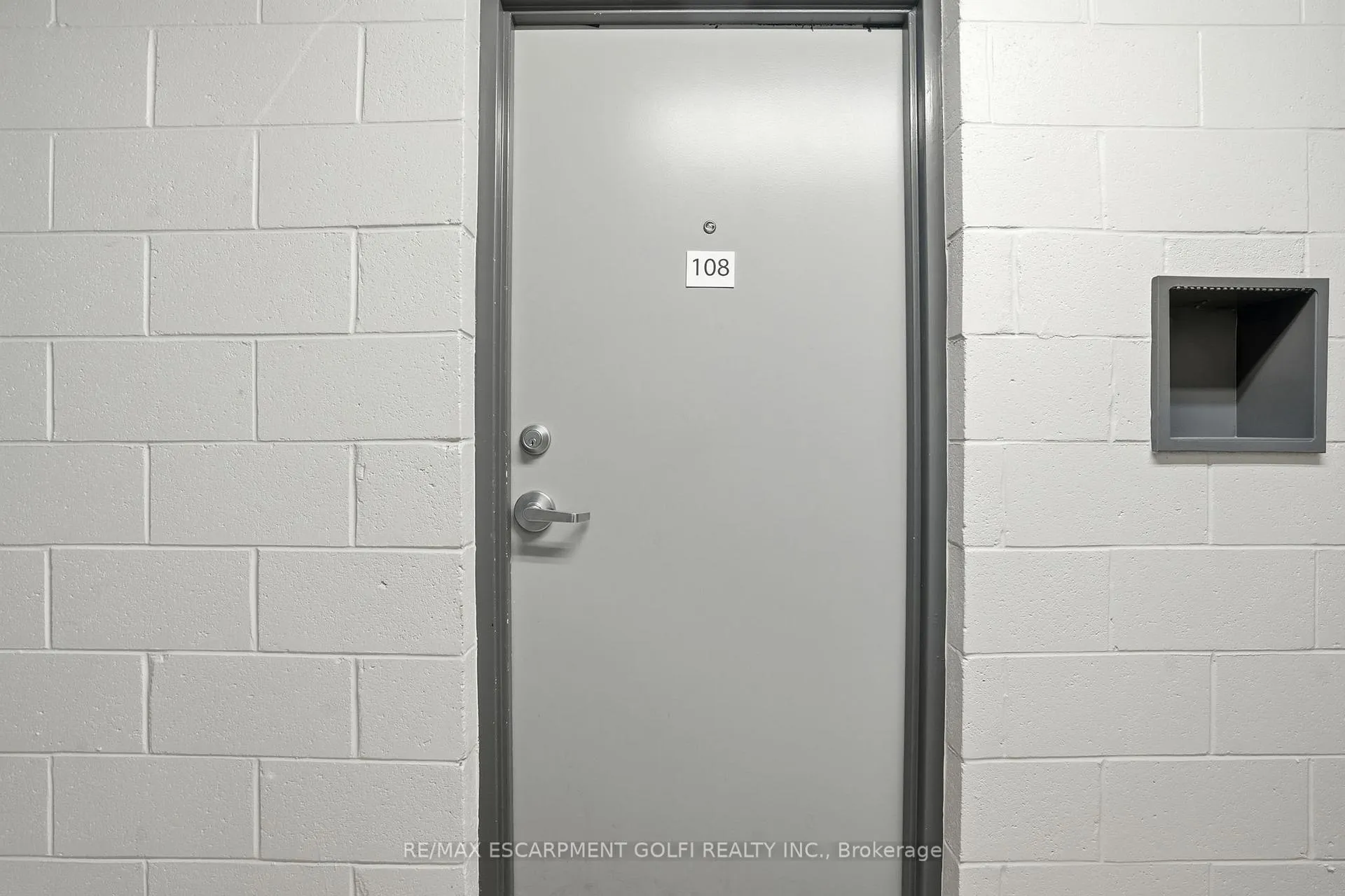 Photo 3 of Unit 108, 242 Oakdale Avenue, St. Catharines, Oakdale — HOMEH