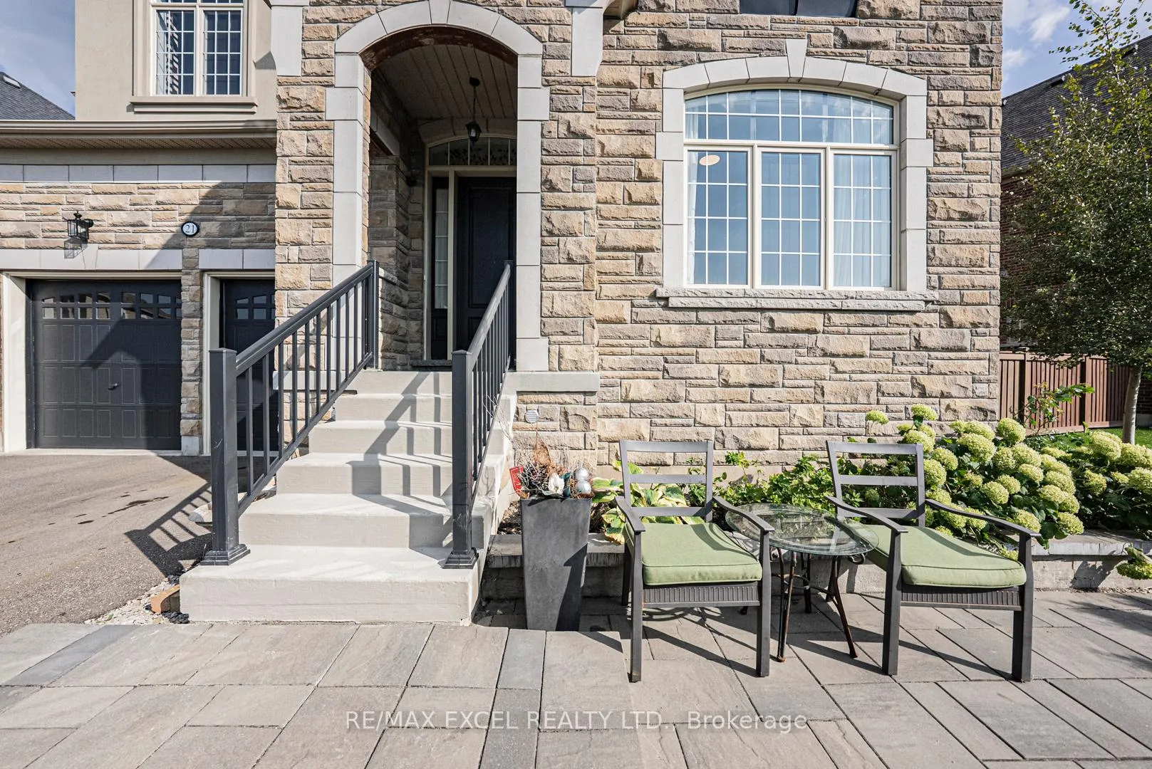 Photo 2 of 21 Paradise Valley Trail, King, Nobleton — HOMEH