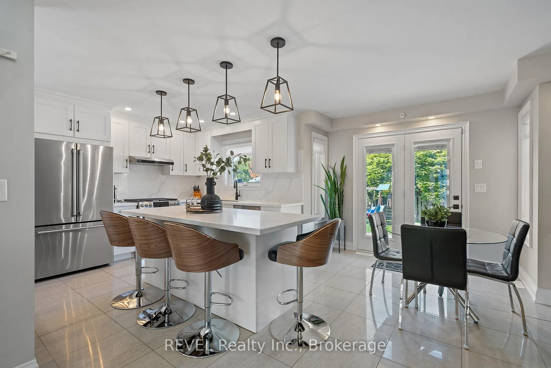 Photo 7 of 35 Agincourt Crescent, St. Catharines, Rykert/Vansickle — HOMEH