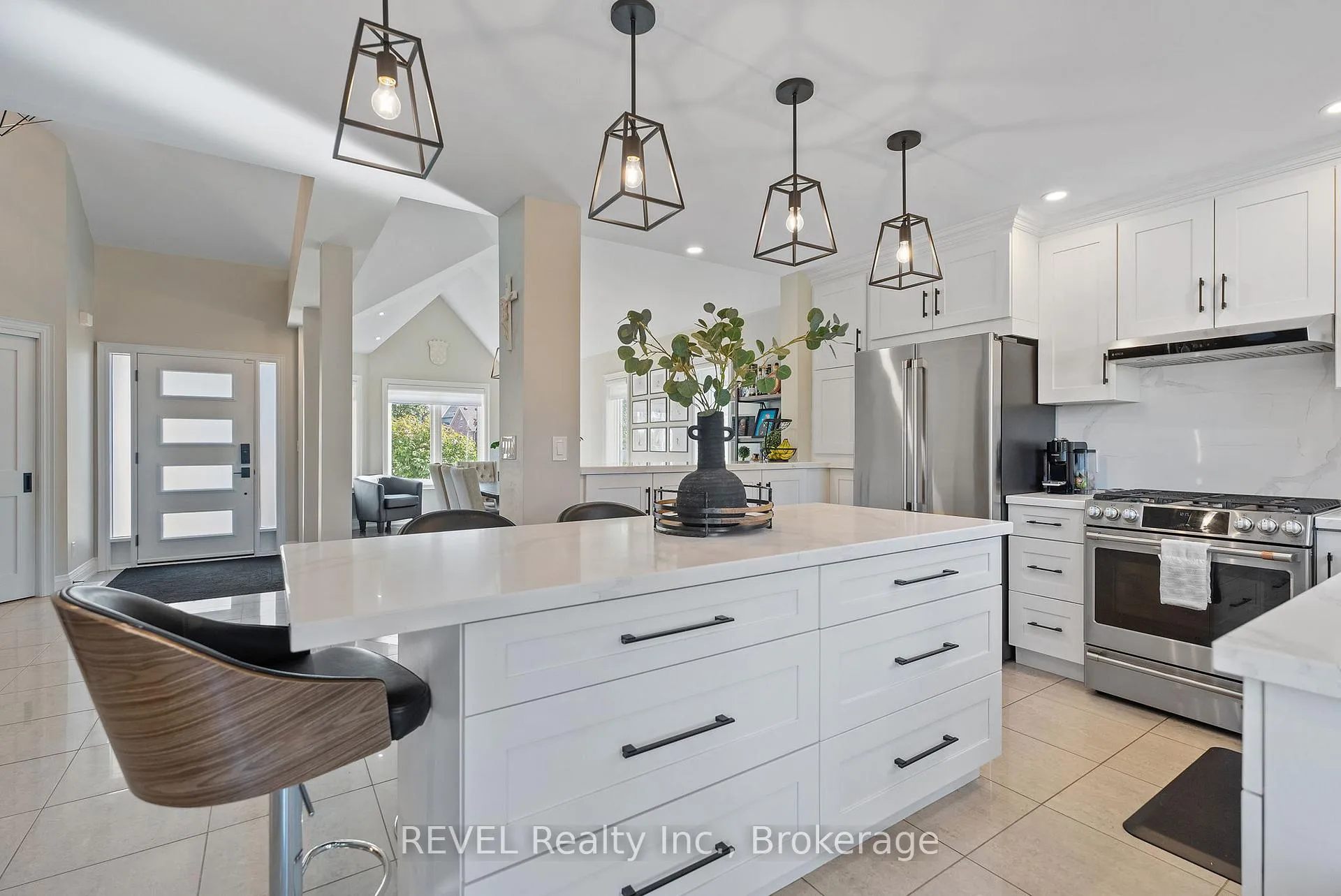 Photo 8 of 35 Agincourt Crescent, St. Catharines, Rykert/Vansickle — HOMEH