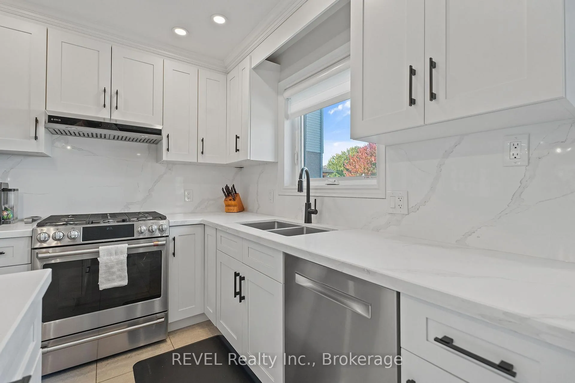 Photo 11 of 35 Agincourt Crescent, St. Catharines, Rykert/Vansickle — HOMEH
