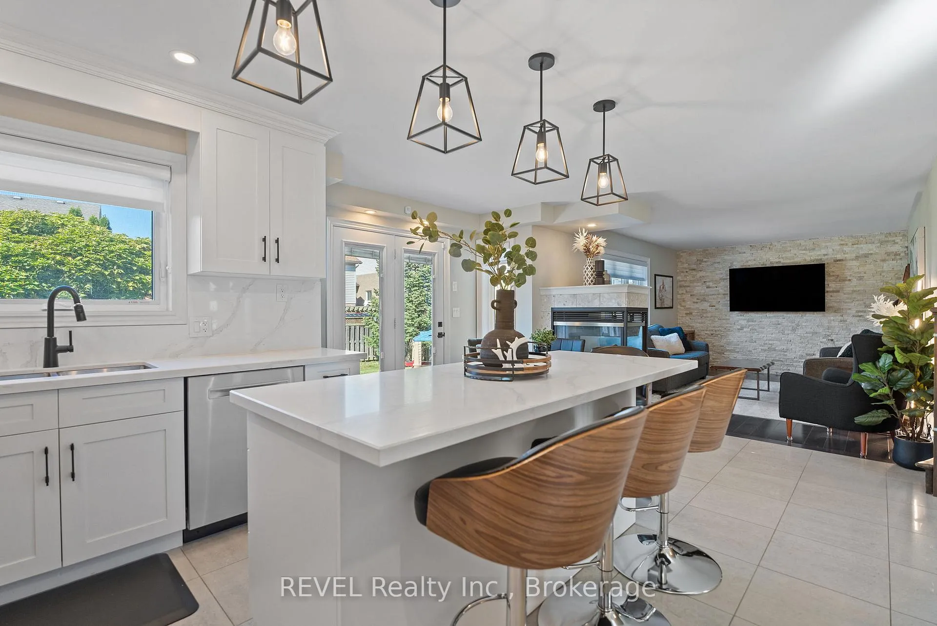 Photo 12 of 35 Agincourt Crescent, St. Catharines, Rykert/Vansickle — HOMEH