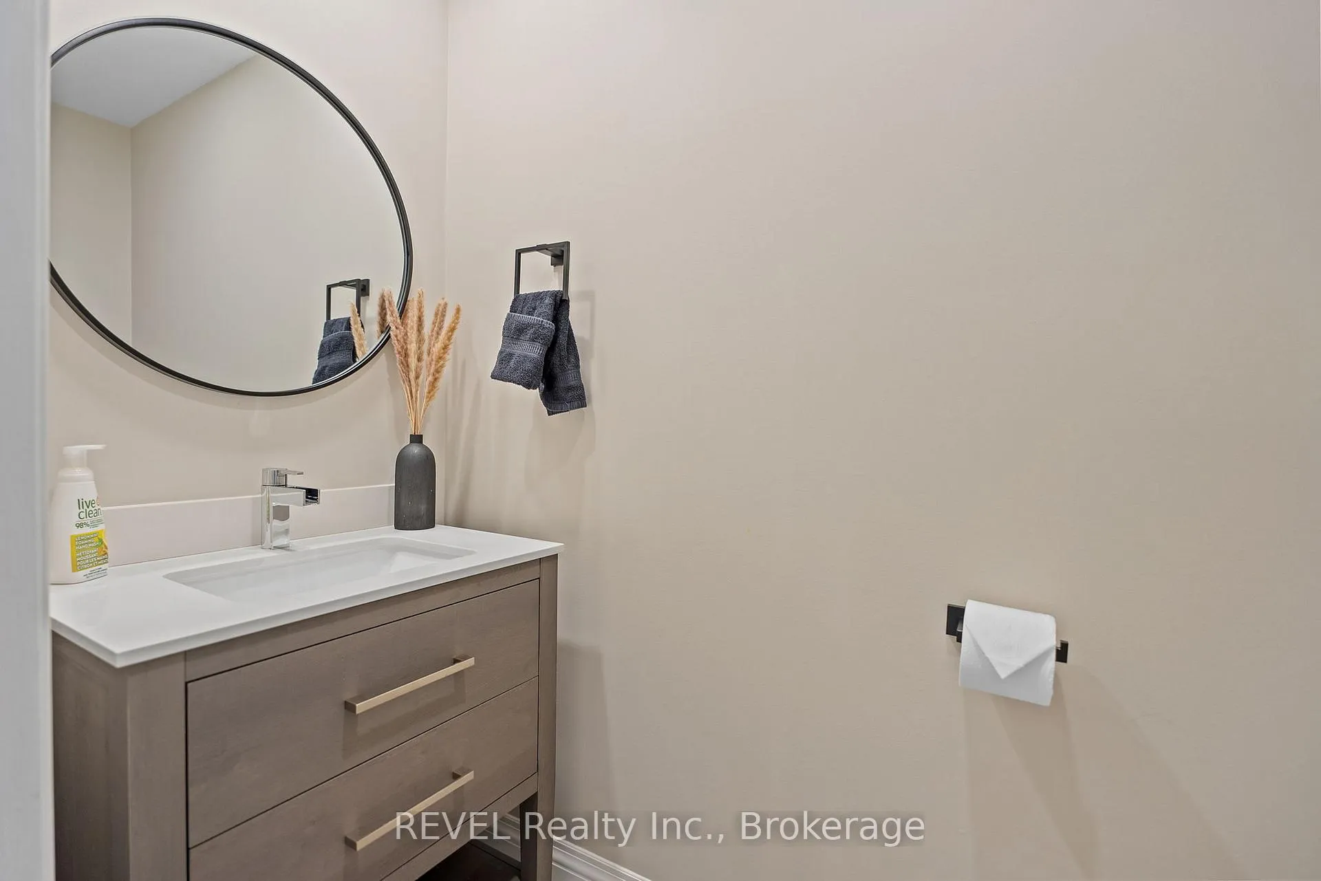 Photo 21 of 35 Agincourt Crescent, St. Catharines, Rykert/Vansickle — HOMEH