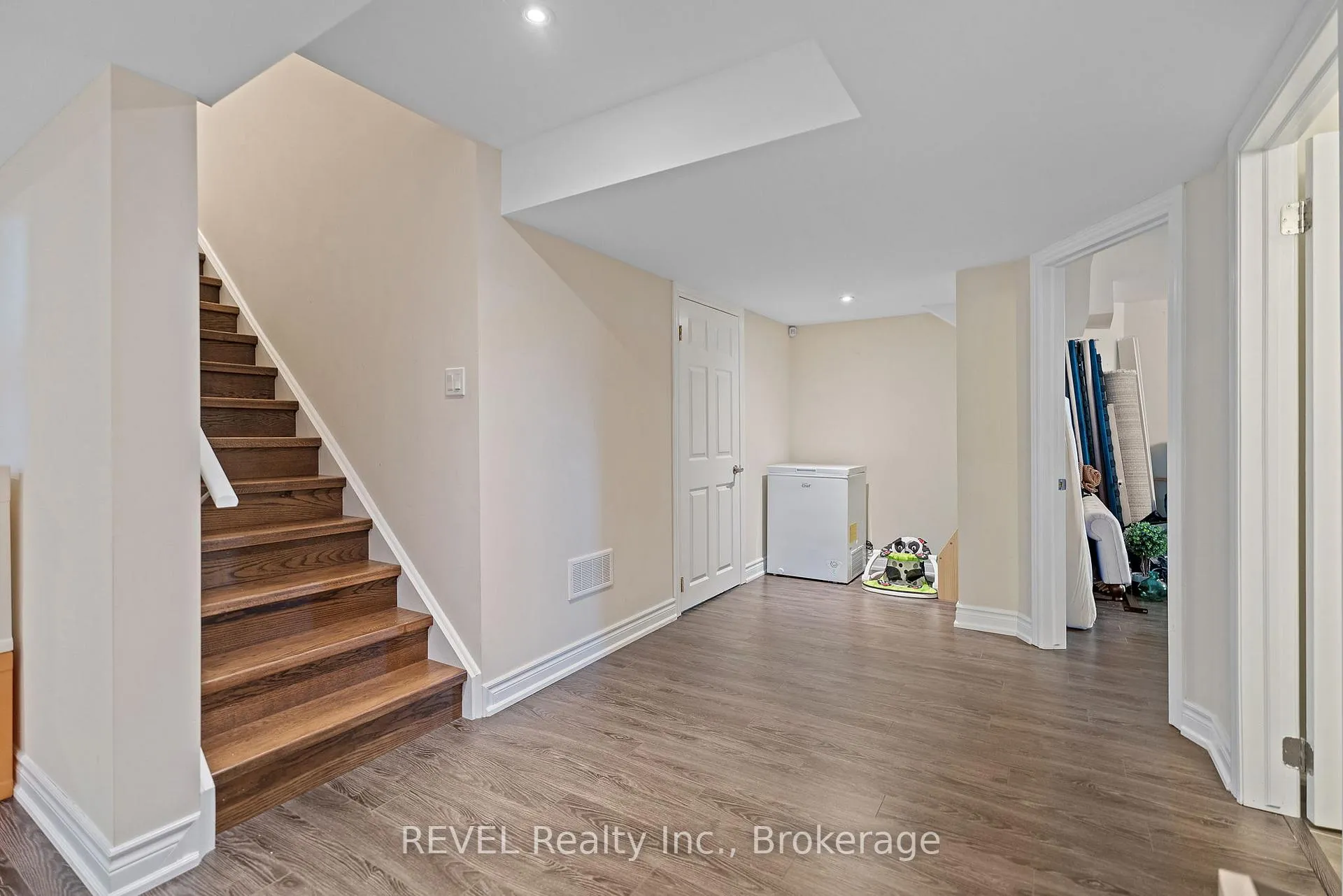 Photo 31 of 35 Agincourt Crescent, St. Catharines, Rykert/Vansickle — HOMEH