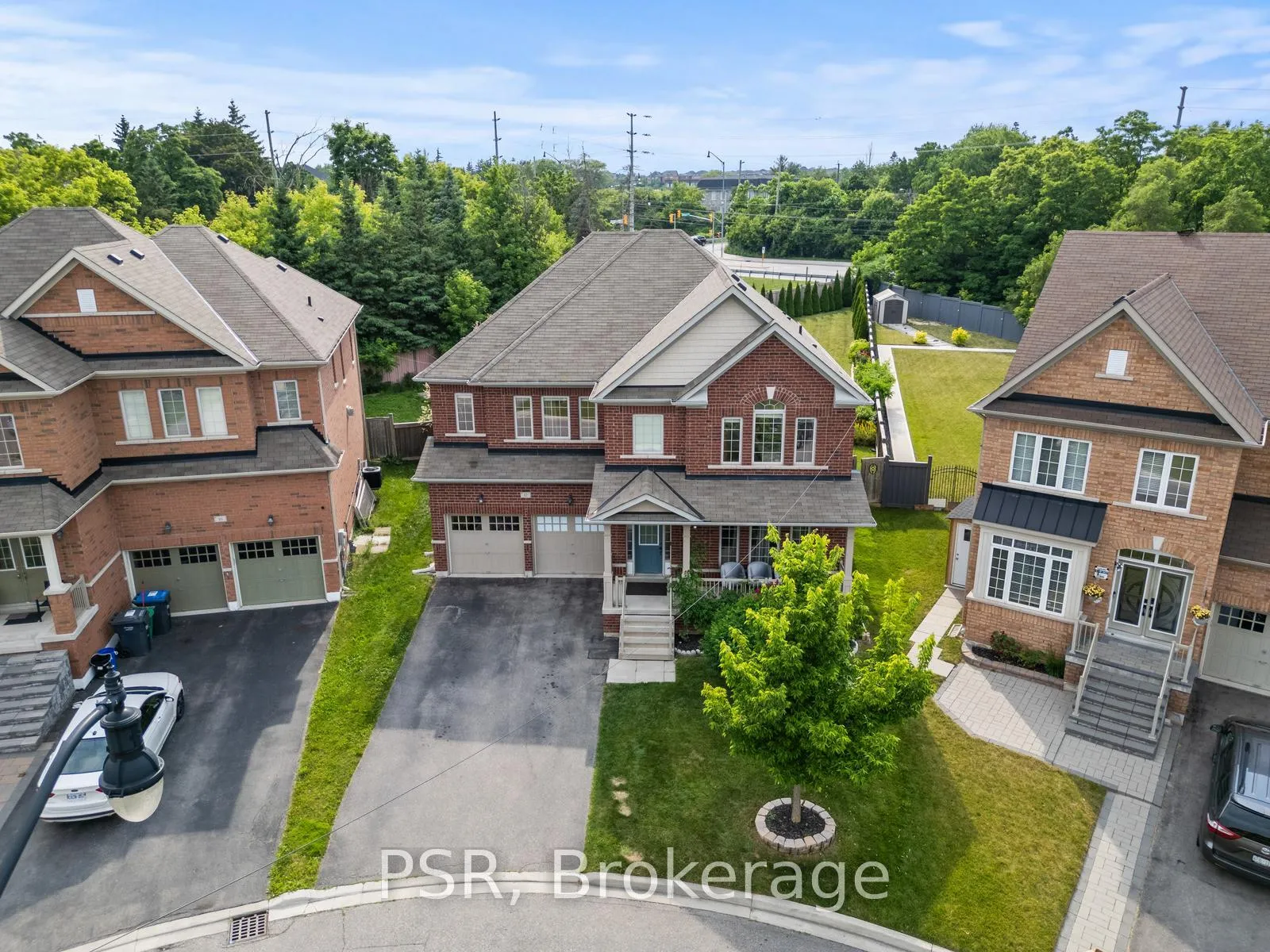 Photo 2 of 12 Danfield Court, Brampton, Credit Valley — HOMEH